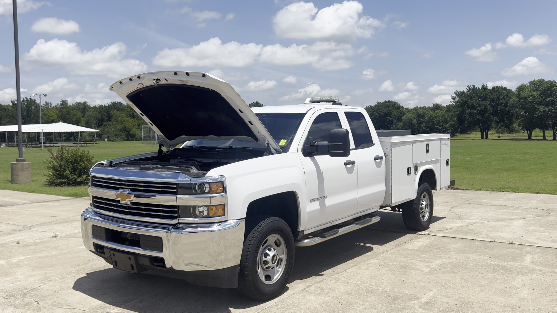 2017 WHITE /Gray Chevrolet Silverado 2500HD Work Truck Double Cab 2WD (1GC2CUEG1HZ) with an 6.0L V8 OHV 16V FFV engine, 6A transmission, located at 17760 Hwy 62, Morris, OK, 74445, (918) 733-4887, 35.609104, -95.877060- Photo#31