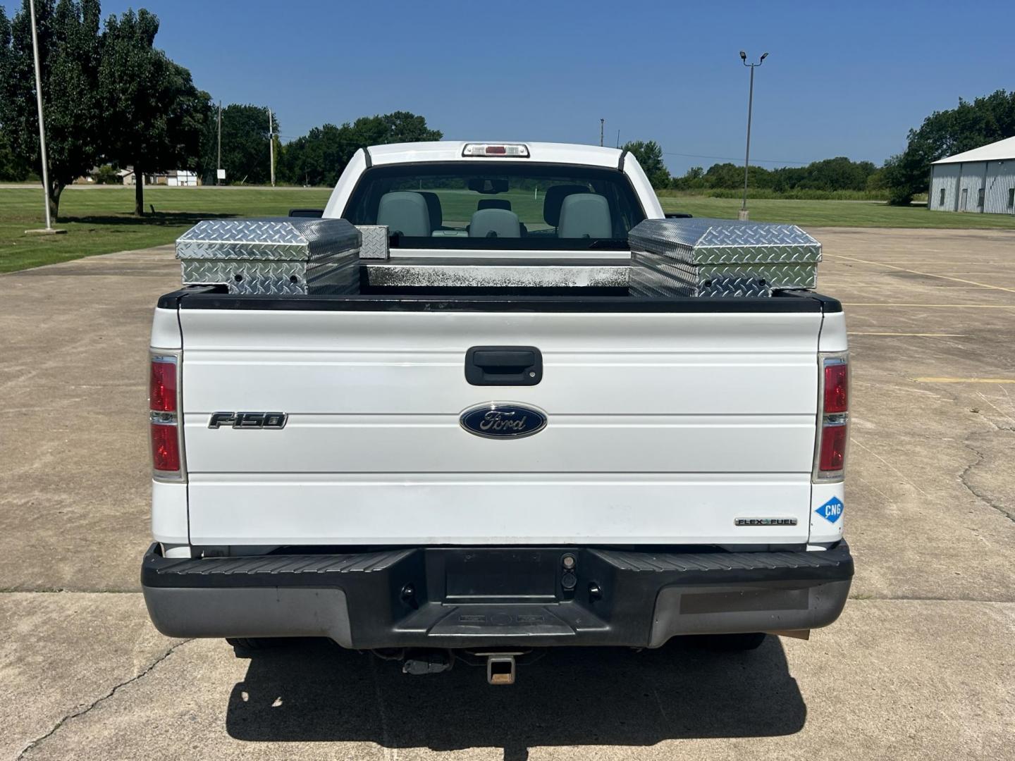 2012 WHITE /Gray Ford F-150 XL (1FTVX1CF1CK) with an 5.0L V8 engine, 6-Speed Automatic transmission, located at 17760 Hwy 62, Morris, OK, 74445, (918) 733-4887, 35.609104, -95.877060 - 2012 FORD F-150 HAS THE 5.0L V8 AND IS 2WD. FEATURES POWER LOCKS, POWER WINDOWS, POWER MIRRORS, AM/FM STEREO, SIRIUS STEREO CD PLAYER, AUXILLARY PORT, CRUISE CONTROL, TRACTION CONTROL, MULTI-FUNCTION STEERING CONTROL, BED LINER, TOOL BOXES, TRAILER BRAKES AND TRAILER HITCH. A PREMIER ALTERNATIVE FUE - Photo#5