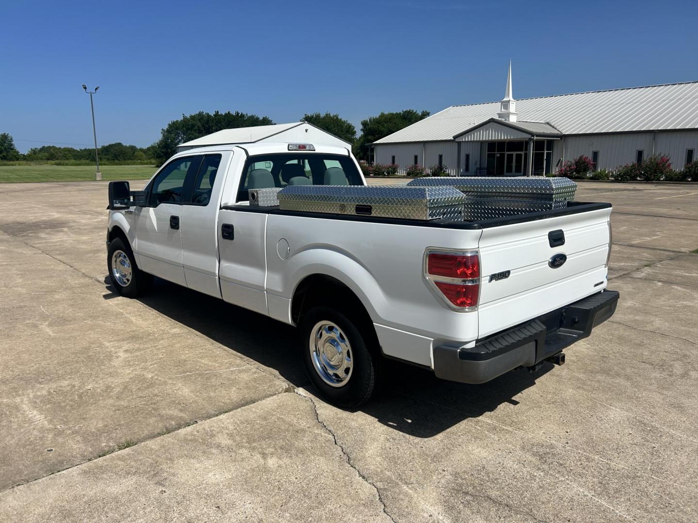 2012 WHITE /Gray Ford F-150 XL (1FTVX1CF1CK) with an 5.0L V8 engine, 6-Speed Automatic transmission, located at 17760 Hwy 62, Morris, OK, 74445, (918) 733-4887, 35.609104, -95.877060 - 2012 FORD F-150 HAS THE 5.0L V8 AND IS 2WD. FEATURES POWER LOCKS, POWER WINDOWS, POWER MIRRORS, AM/FM STEREO, SIRIUS STEREO CD PLAYER, AUXILLARY PORT, CRUISE CONTROL, TRACTION CONTROL, MULTI-FUNCTION STEERING CONTROL, BED LINER, TOOL BOXES, TRAILER BRAKES AND TRAILER HITCH. A PREMIER ALTERNATIVE FUE - Photo#6