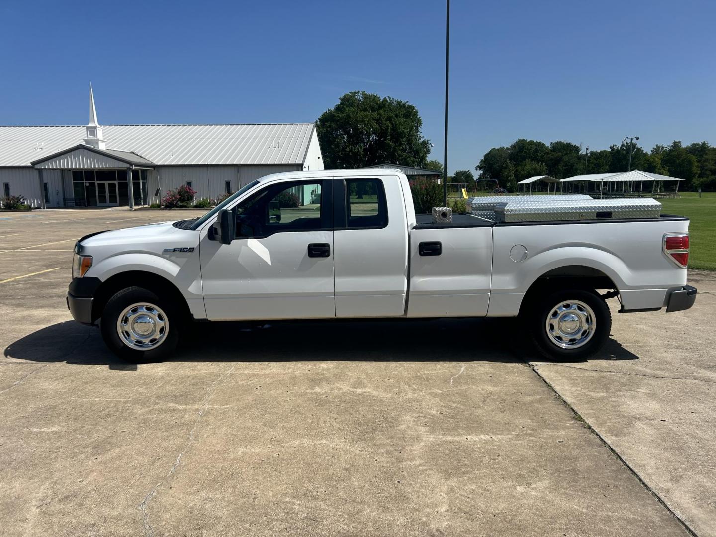 2012 WHITE /Gray Ford F-150 XL (1FTVX1CF1CK) with an 5.0L V8 engine, 6-Speed Automatic transmission, located at 17760 Hwy 62, Morris, OK, 74445, (918) 733-4887, 35.609104, -95.877060 - 2012 FORD F-150 HAS THE 5.0L V8 AND IS 2WD. FEATURES POWER LOCKS, POWER WINDOWS, POWER MIRRORS, AM/FM STEREO, SIRIUS STEREO CD PLAYER, AUXILLARY PORT, CRUISE CONTROL, TRACTION CONTROL, MULTI-FUNCTION STEERING CONTROL, BED LINER, TOOL BOXES, TRAILER BRAKES AND TRAILER HITCH. A PREMIER ALTERNATIVE FUE - Photo#7