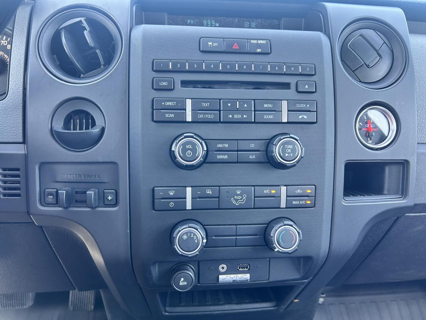 2012 WHITE /Gray Ford F-150 XL (1FTVX1CF1CK) with an 5.0L V8 engine, 6-Speed Automatic transmission, located at 17760 Hwy 62, Morris, OK, 74445, (918) 733-4887, 35.609104, -95.877060 - 2012 FORD F-150 HAS THE 5.0L V8 AND IS 2WD. FEATURES POWER LOCKS, POWER WINDOWS, POWER MIRRORS, AM/FM STEREO, SIRIUS STEREO CD PLAYER, AUXILLARY PORT, CRUISE CONTROL, TRACTION CONTROL, MULTI-FUNCTION STEERING CONTROL, BED LINER, TOOL BOXES, TRAILER BRAKES AND TRAILER HITCH. A PREMIER ALTERNATIVE FUE - Photo#12