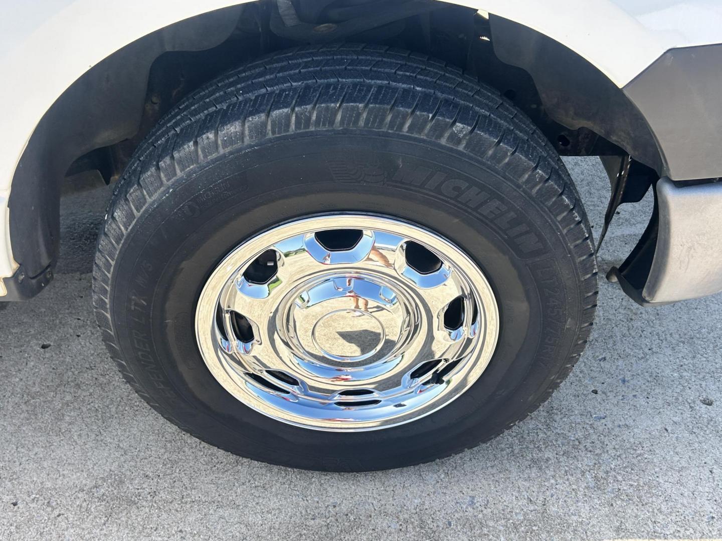 2012 WHITE /Gray Ford F-150 XL (1FTVX1CF1CK) with an 5.0L V8 engine, 6-Speed Automatic transmission, located at 17760 Hwy 62, Morris, OK, 74445, (918) 733-4887, 35.609104, -95.877060 - 2012 FORD F-150 HAS THE 5.0L V8 AND IS 2WD. FEATURES POWER LOCKS, POWER WINDOWS, POWER MIRRORS, AM/FM STEREO, SIRIUS STEREO CD PLAYER, AUXILLARY PORT, CRUISE CONTROL, TRACTION CONTROL, MULTI-FUNCTION STEERING CONTROL, BED LINER, TOOL BOXES, TRAILER BRAKES AND TRAILER HITCH. A PREMIER ALTERNATIVE FUE - Photo#30