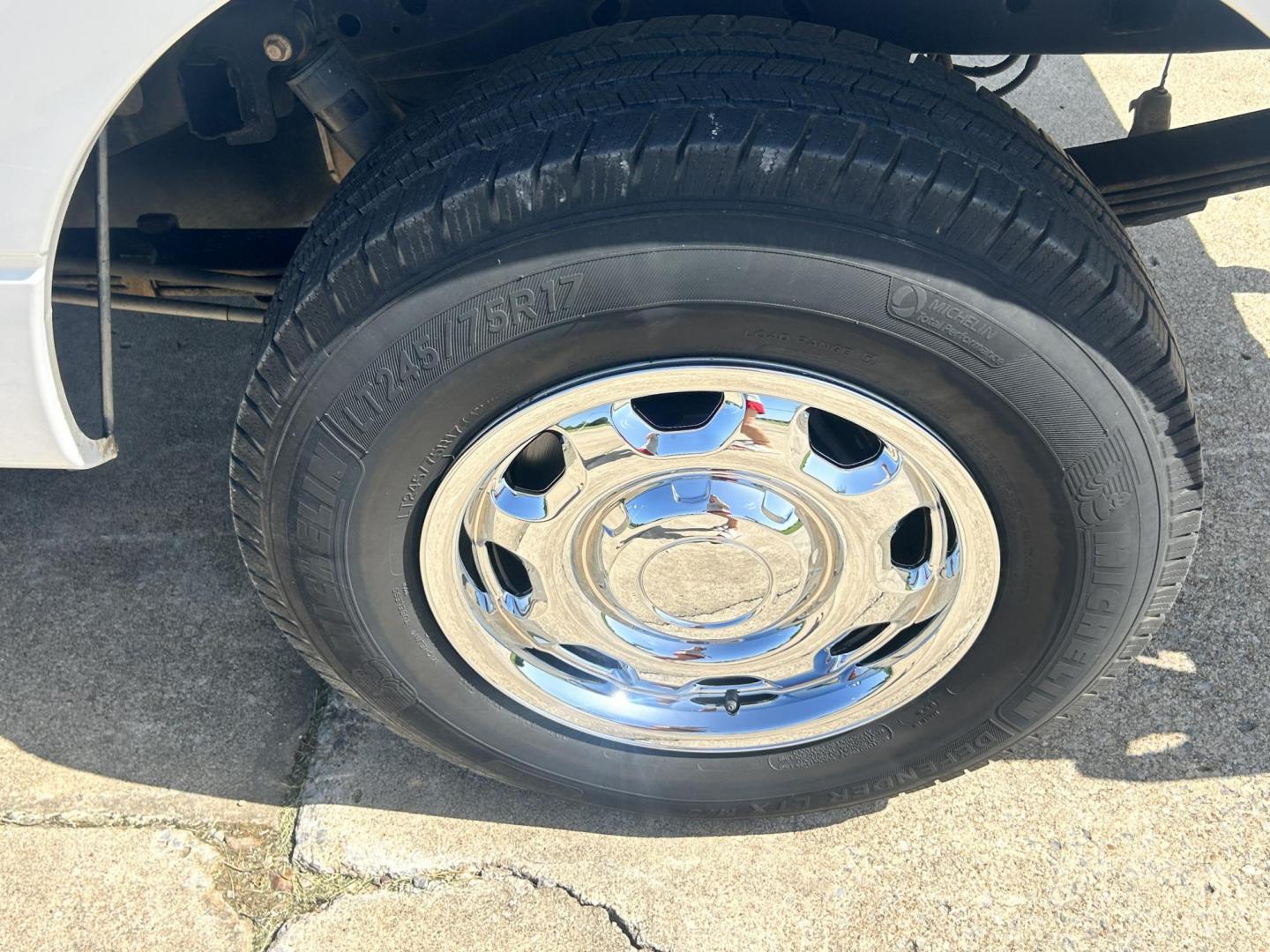 2012 WHITE /Gray Ford F-150 XL (1FTVX1CF1CK) with an 5.0L V8 engine, 6-Speed Automatic transmission, located at 17760 Hwy 62, Morris, OK, 74445, (918) 733-4887, 35.609104, -95.877060 - 2012 FORD F-150 HAS THE 5.0L V8 AND IS 2WD. FEATURES POWER LOCKS, POWER WINDOWS, POWER MIRRORS, AM/FM STEREO, SIRIUS STEREO CD PLAYER, AUXILLARY PORT, CRUISE CONTROL, TRACTION CONTROL, MULTI-FUNCTION STEERING CONTROL, BED LINER, TOOL BOXES, TRAILER BRAKES AND TRAILER HITCH. A PREMIER ALTERNATIVE FUE - Photo#32