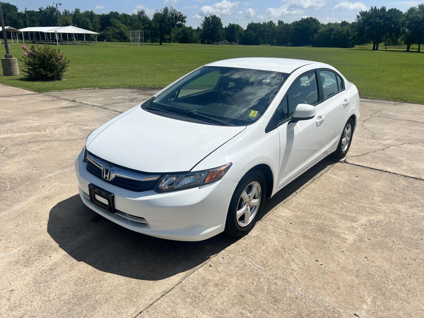 2012 WHITE /Gray Honda Civic CNG Sedan 5-Speed AT (19XFB5F59CE) with an 1.8L L4 SOHC 16V CNG engine, 5-Speed Automatic transmission, located at 17760 Hwy 62, Morris, OK, 74445, (918) 733-4887, 35.609104, -95.877060 - 2012 HONDA CIVIC DEDICATED CNG HAS A 1.8L 4 CYLINDER ENGINE AND IS FWD. HAS KEYLESS REMOTE ENTRY, MANUAL SEATS, POWER LOCKS, POWER MIRRORS, POWER WINDOWS. HAS AM/FM RADIO, CD PLAYER, BLUETOOTH HANDS-FREE CALLING, AUX PORT, USB PORT, CRUISE CONTROL, AND TRACTION CONTROL. 41,890 MILES. 195/65R15 TIRES - Photo#0