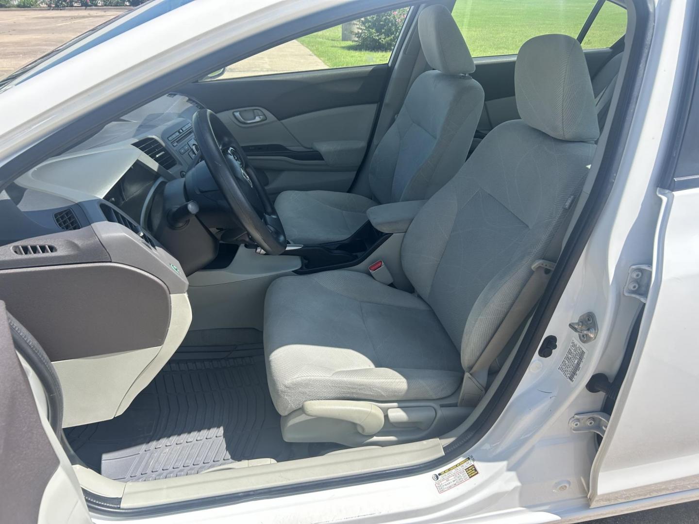 2012 WHITE /Gray Honda Civic CNG Sedan 5-Speed AT (19XFB5F59CE) with an 1.8L L4 SOHC 16V CNG engine, 5-Speed Automatic transmission, located at 17760 Hwy 62, Morris, OK, 74445, (918) 733-4887, 35.609104, -95.877060 - 2012 HONDA CIVIC DEDICATED CNG HAS A 1.8L 4 CYLINDER ENGINE AND IS FWD. HAS KEYLESS REMOTE ENTRY, MANUAL SEATS, POWER LOCKS, POWER MIRRORS, POWER WINDOWS. HAS AM/FM RADIO, CD PLAYER, BLUETOOTH HANDS-FREE CALLING, AUX PORT, USB PORT, CRUISE CONTROL, AND TRACTION CONTROL. 41,890 MILES. 195/65R15 TIRES - Photo#8