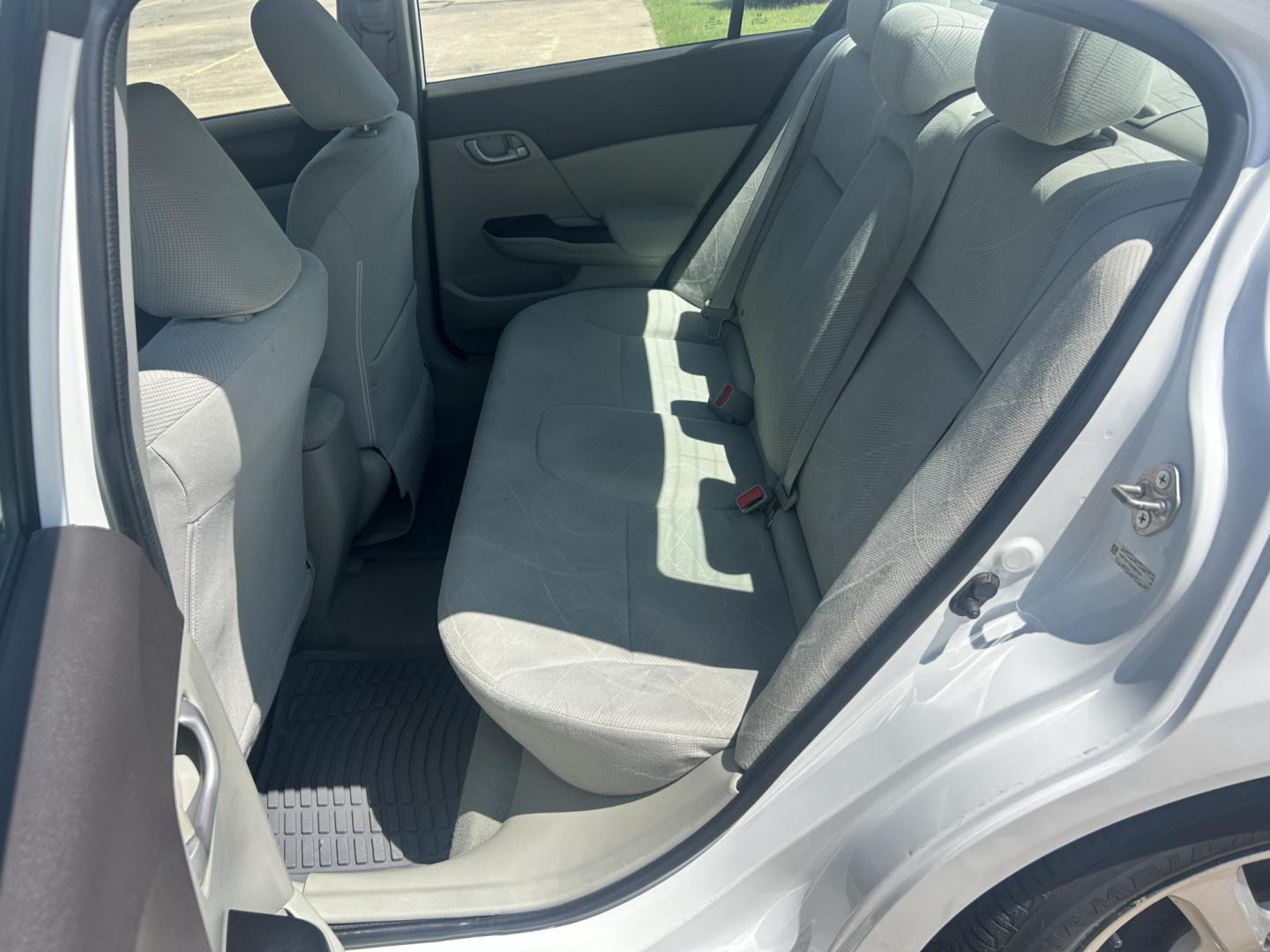 2012 WHITE /Gray Honda Civic CNG Sedan 5-Speed AT (19XFB5F59CE) with an 1.8L L4 SOHC 16V CNG engine, 5-Speed Automatic transmission, located at 17760 Hwy 62, Morris, OK, 74445, (918) 733-4887, 35.609104, -95.877060 - 2012 HONDA CIVIC DEDICATED CNG HAS A 1.8L 4 CYLINDER ENGINE AND IS FWD. HAS KEYLESS REMOTE ENTRY, MANUAL SEATS, POWER LOCKS, POWER MIRRORS, POWER WINDOWS. HAS AM/FM RADIO, CD PLAYER, BLUETOOTH HANDS-FREE CALLING, AUX PORT, USB PORT, CRUISE CONTROL, AND TRACTION CONTROL. 41,890 MILES. 195/65R15 TIRES - Photo#13