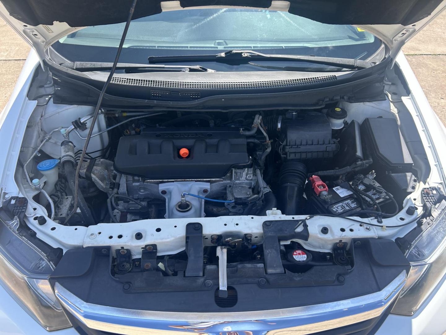 2012 WHITE /Gray Honda Civic CNG Sedan 5-Speed AT (19XFB5F59CE) with an 1.8L L4 SOHC 16V CNG engine, 5-Speed Automatic transmission, located at 17760 Hwy 62, Morris, OK, 74445, (918) 733-4887, 35.609104, -95.877060 - 2012 HONDA CIVIC DEDICATED CNG HAS A 1.8L 4 CYLINDER ENGINE AND IS FWD. HAS KEYLESS REMOTE ENTRY, MANUAL SEATS, POWER LOCKS, POWER MIRRORS, POWER WINDOWS. HAS AM/FM RADIO, CD PLAYER, BLUETOOTH HANDS-FREE CALLING, AUX PORT, USB PORT, CRUISE CONTROL, AND TRACTION CONTROL. 41,890 MILES. 195/65R15 TIRES - Photo#18