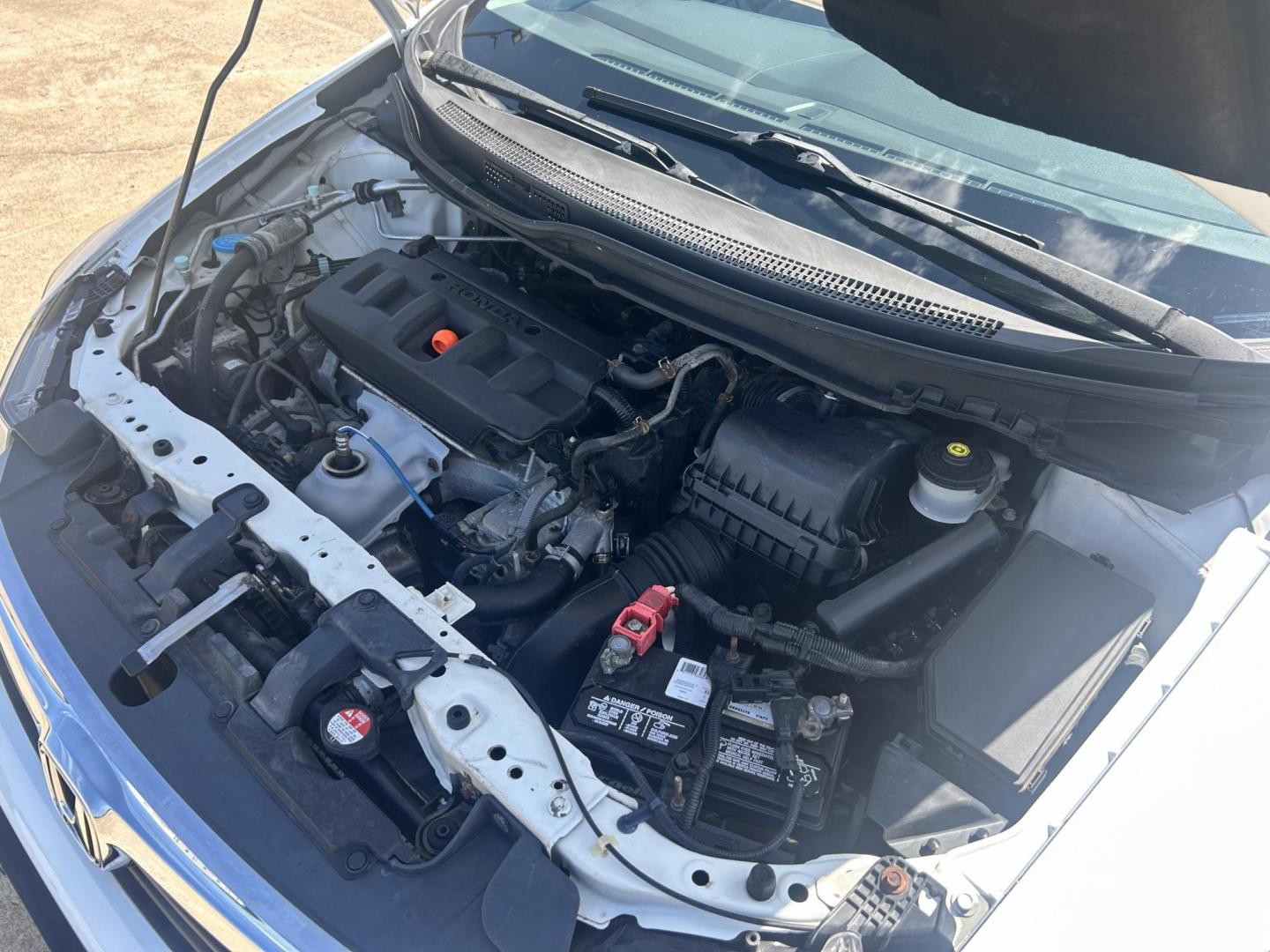 2012 WHITE /Gray Honda Civic CNG Sedan 5-Speed AT (19XFB5F59CE) with an 1.8L L4 SOHC 16V CNG engine, 5-Speed Automatic transmission, located at 17760 Hwy 62, Morris, OK, 74445, (918) 733-4887, 35.609104, -95.877060 - 2012 HONDA CIVIC DEDICATED CNG HAS A 1.8L 4 CYLINDER ENGINE AND IS FWD. HAS KEYLESS REMOTE ENTRY, MANUAL SEATS, POWER LOCKS, POWER MIRRORS, POWER WINDOWS. HAS AM/FM RADIO, CD PLAYER, BLUETOOTH HANDS-FREE CALLING, AUX PORT, USB PORT, CRUISE CONTROL, AND TRACTION CONTROL. 41,890 MILES. 195/65R15 TIRES - Photo#19
