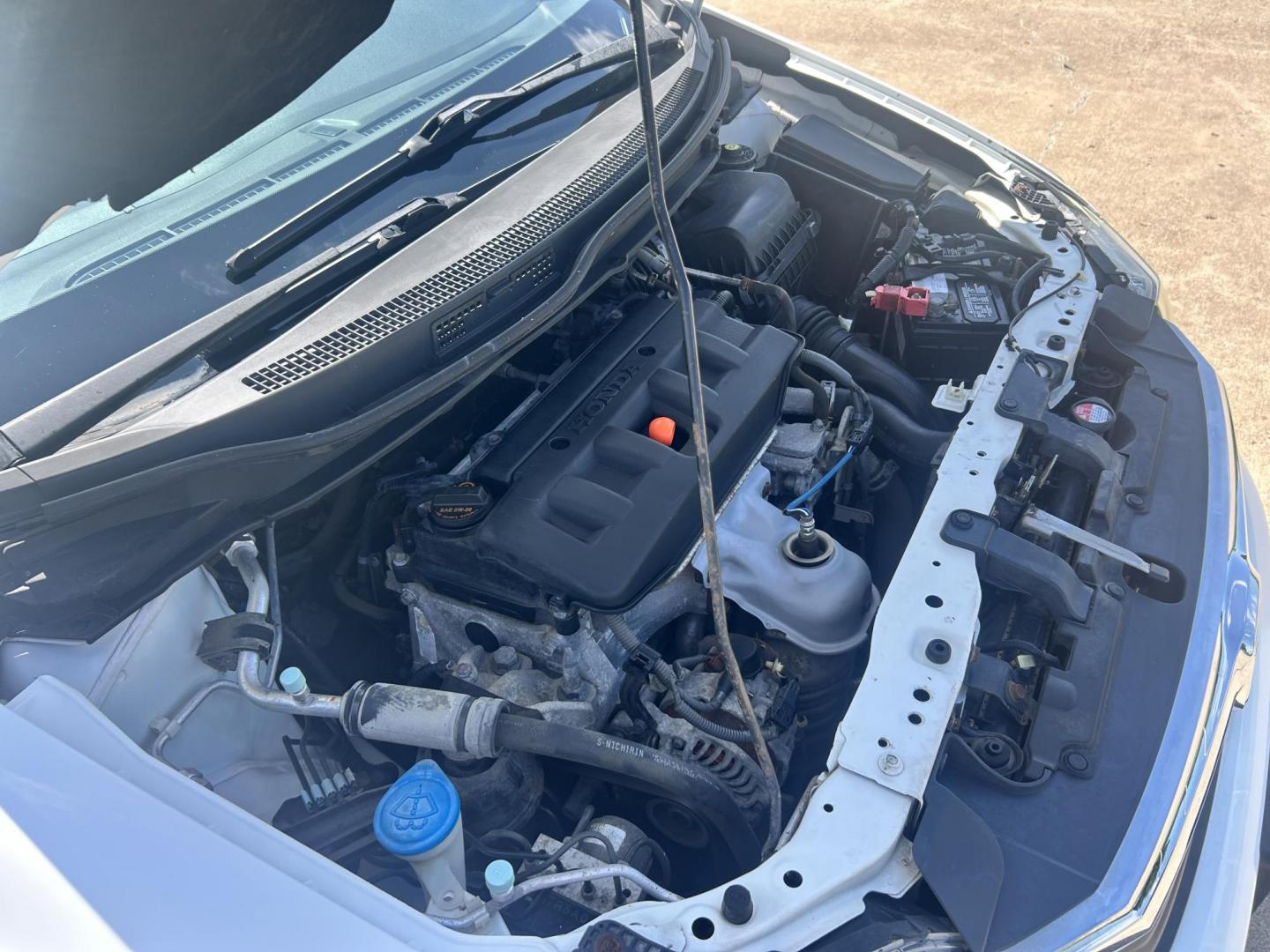 2012 WHITE /Gray Honda Civic CNG Sedan 5-Speed AT (19XFB5F59CE) with an 1.8L L4 SOHC 16V CNG engine, 5-Speed Automatic transmission, located at 17760 Hwy 62, Morris, OK, 74445, (918) 733-4887, 35.609104, -95.877060 - 2012 HONDA CIVIC DEDICATED CNG HAS A 1.8L 4 CYLINDER ENGINE AND IS FWD. HAS KEYLESS REMOTE ENTRY, MANUAL SEATS, POWER LOCKS, POWER MIRRORS, POWER WINDOWS. HAS AM/FM RADIO, CD PLAYER, BLUETOOTH HANDS-FREE CALLING, AUX PORT, USB PORT, CRUISE CONTROL, AND TRACTION CONTROL. 41,890 MILES. 195/65R15 TIRES - Photo#20