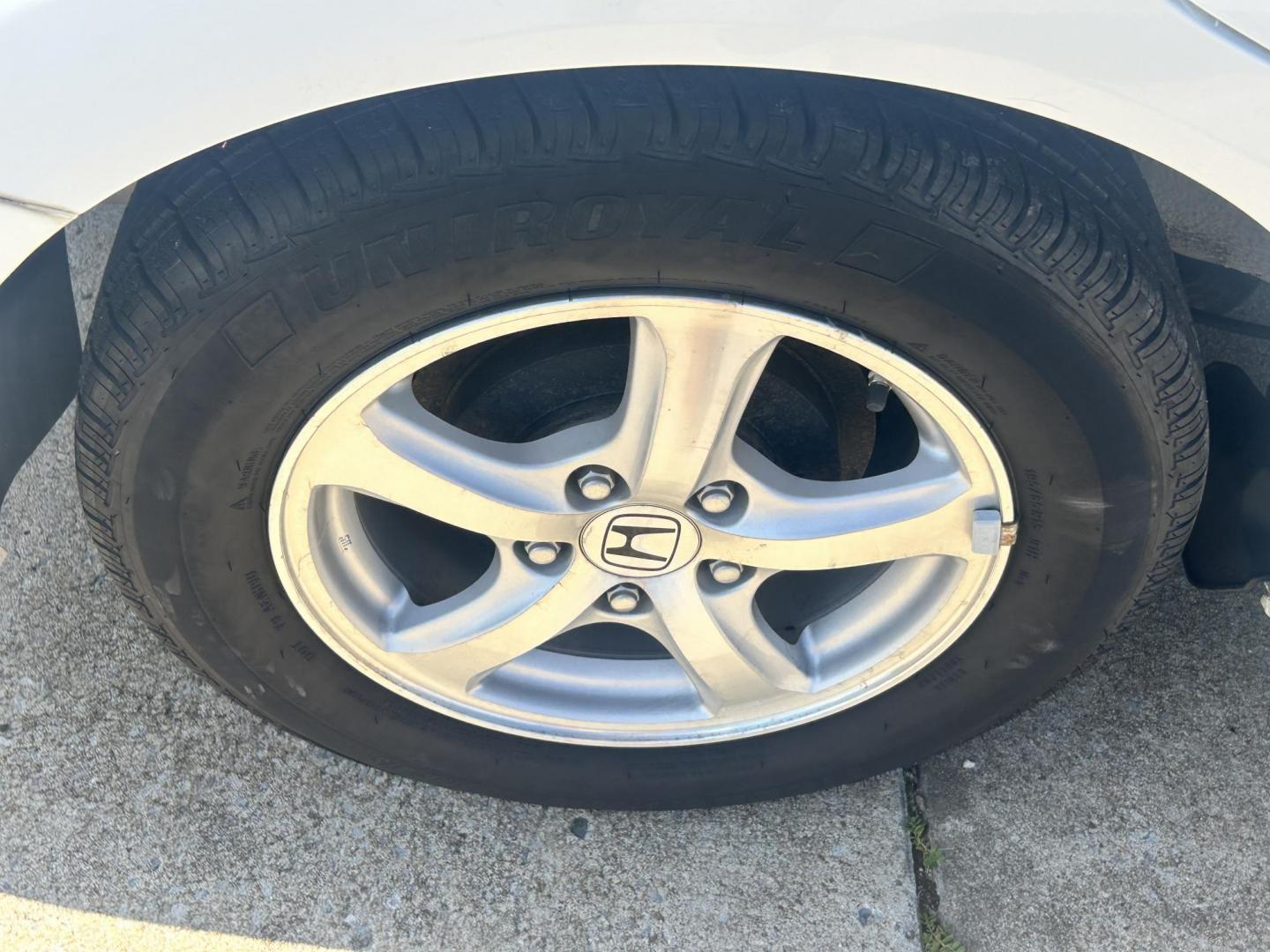 2012 WHITE /Gray Honda Civic CNG Sedan 5-Speed AT (19XFB5F59CE) with an 1.8L L4 SOHC 16V CNG engine, 5-Speed Automatic transmission, located at 17760 Hwy 62, Morris, OK, 74445, (918) 733-4887, 35.609104, -95.877060 - 2012 HONDA CIVIC DEDICATED CNG HAS A 1.8L 4 CYLINDER ENGINE AND IS FWD. HAS KEYLESS REMOTE ENTRY, MANUAL SEATS, POWER LOCKS, POWER MIRRORS, POWER WINDOWS. HAS AM/FM RADIO, CD PLAYER, BLUETOOTH HANDS-FREE CALLING, AUX PORT, USB PORT, CRUISE CONTROL, AND TRACTION CONTROL. 41,890 MILES. 195/65R15 TIRES - Photo#25
