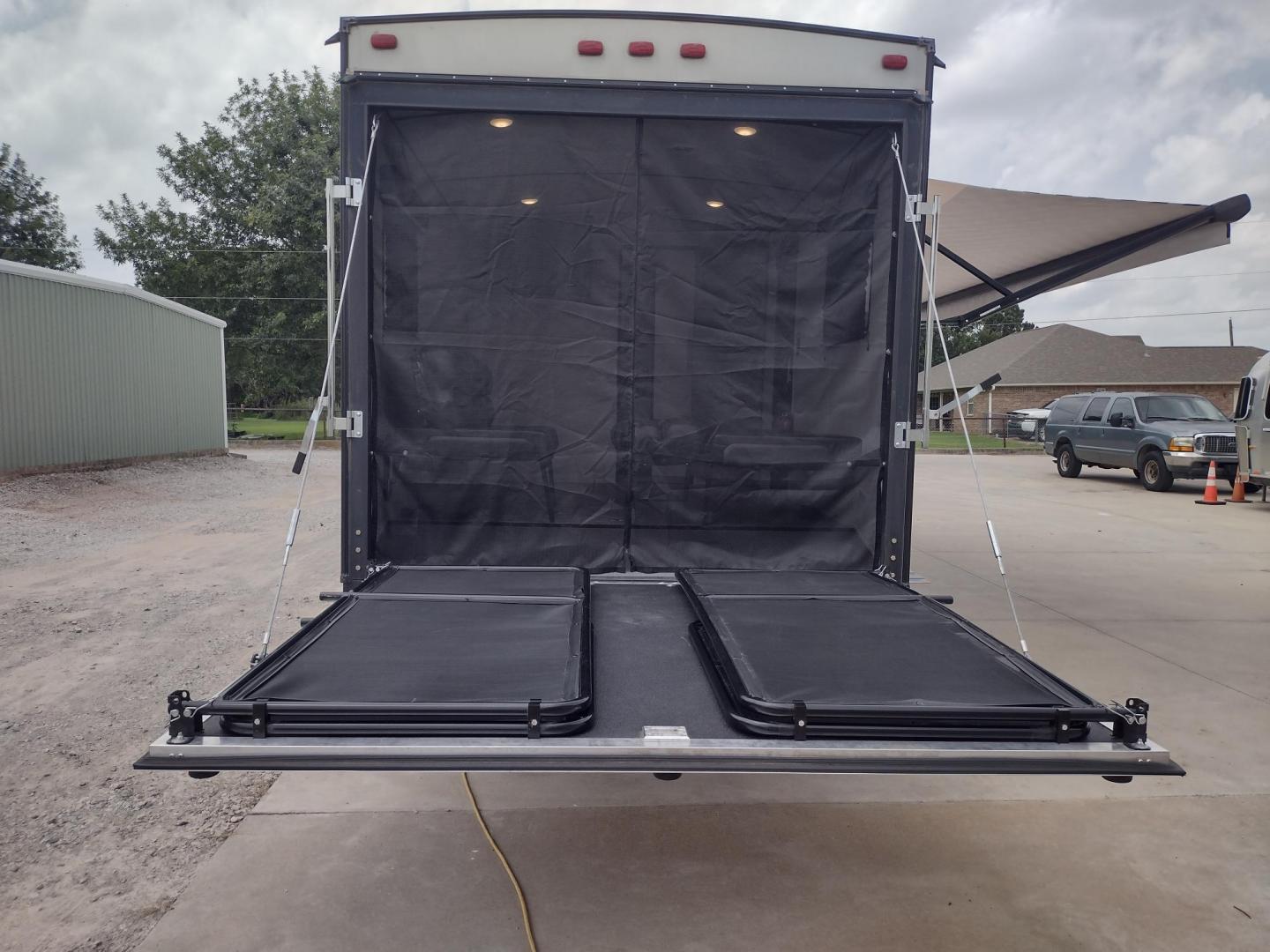 2021 WHITE/BLACK /Gray Keystone SPRINGDALE SG32TH SG32TH (4YDT32T20M3) , located at 17760 Hwy 62, Morris, OK, 74445, 35.609104, -95.877060 - YOUR ADVENTURE AWAITS CHECK OUT THIS 2021 KEYSTONE SPRINGDALE TAILGATOR TOY HAULER SG32TH 36FT OVERALL WITH A 21FT POWER AWNING. IN THE FRONT IS THE BEDROOM WITH A QUEEN SIZE BED, OVERHEAD DOUBLE SHELF, 2 WARDROBE CLOSETS, STORAGE NEXT TO THE BED AND UNDER. IN THE LIVING AND KITCHEN AREA IS THE ENTE - Photo#15