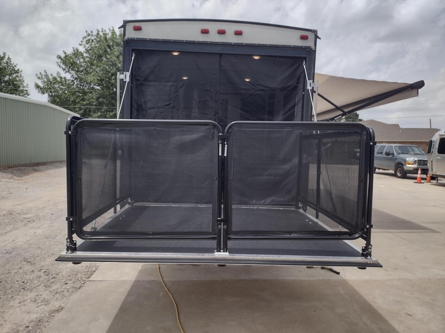 2021 WHITE/BLACK /Gray Keystone SPRINGDALE SG32TH SG32TH (4YDT32T20M3) , located at 17760 Hwy 62, Morris, OK, 74445, 35.609104, -95.877060 - YOUR ADVENTURE AWAITS CHECK OUT THIS 2021 KEYSTONE SPRINGDALE TAILGATOR TOY HAULER SG32TH 36FT OVERALL WITH A 21FT POWER AWNING. IN THE FRONT IS THE BEDROOM WITH A QUEEN SIZE BED, OVERHEAD DOUBLE SHELF, 2 WARDROBE CLOSETS, STORAGE NEXT TO THE BED AND UNDER. IN THE LIVING AND KITCHEN AREA IS THE ENTE - Photo#17