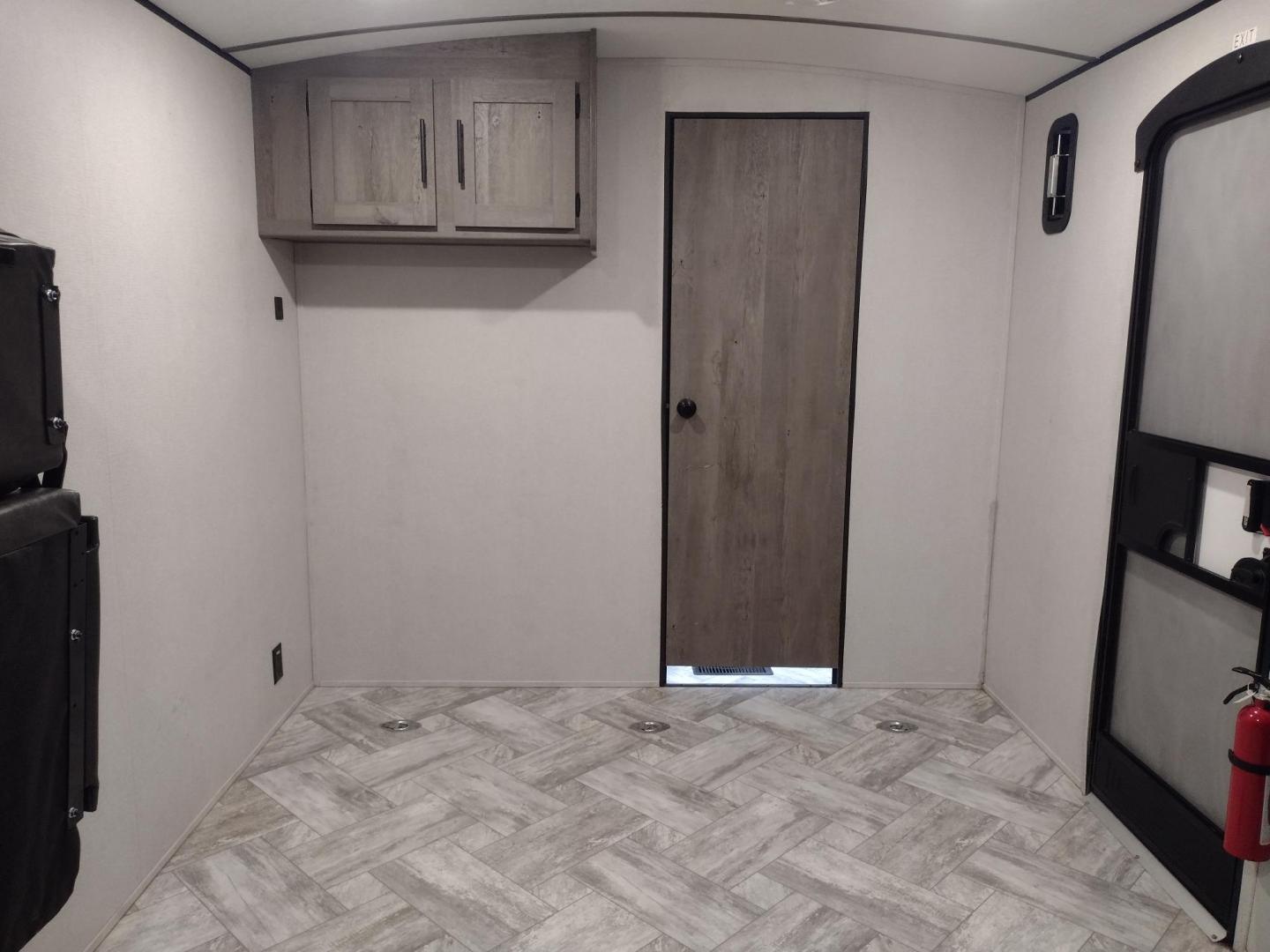 2021 WHITE/BLACK /Gray Keystone SPRINGDALE SG32TH SG32TH (4YDT32T20M3) , located at 17760 Hwy 62, Morris, OK, 74445, 35.609104, -95.877060 - YOUR ADVENTURE AWAITS CHECK OUT THIS 2021 KEYSTONE SPRINGDALE TAILGATOR TOY HAULER SG32TH 36FT OVERALL WITH A 21FT POWER AWNING. IN THE FRONT IS THE BEDROOM WITH A QUEEN SIZE BED, OVERHEAD DOUBLE SHELF, 2 WARDROBE CLOSETS, STORAGE NEXT TO THE BED AND UNDER. IN THE LIVING AND KITCHEN AREA IS THE ENTE - Photo#44