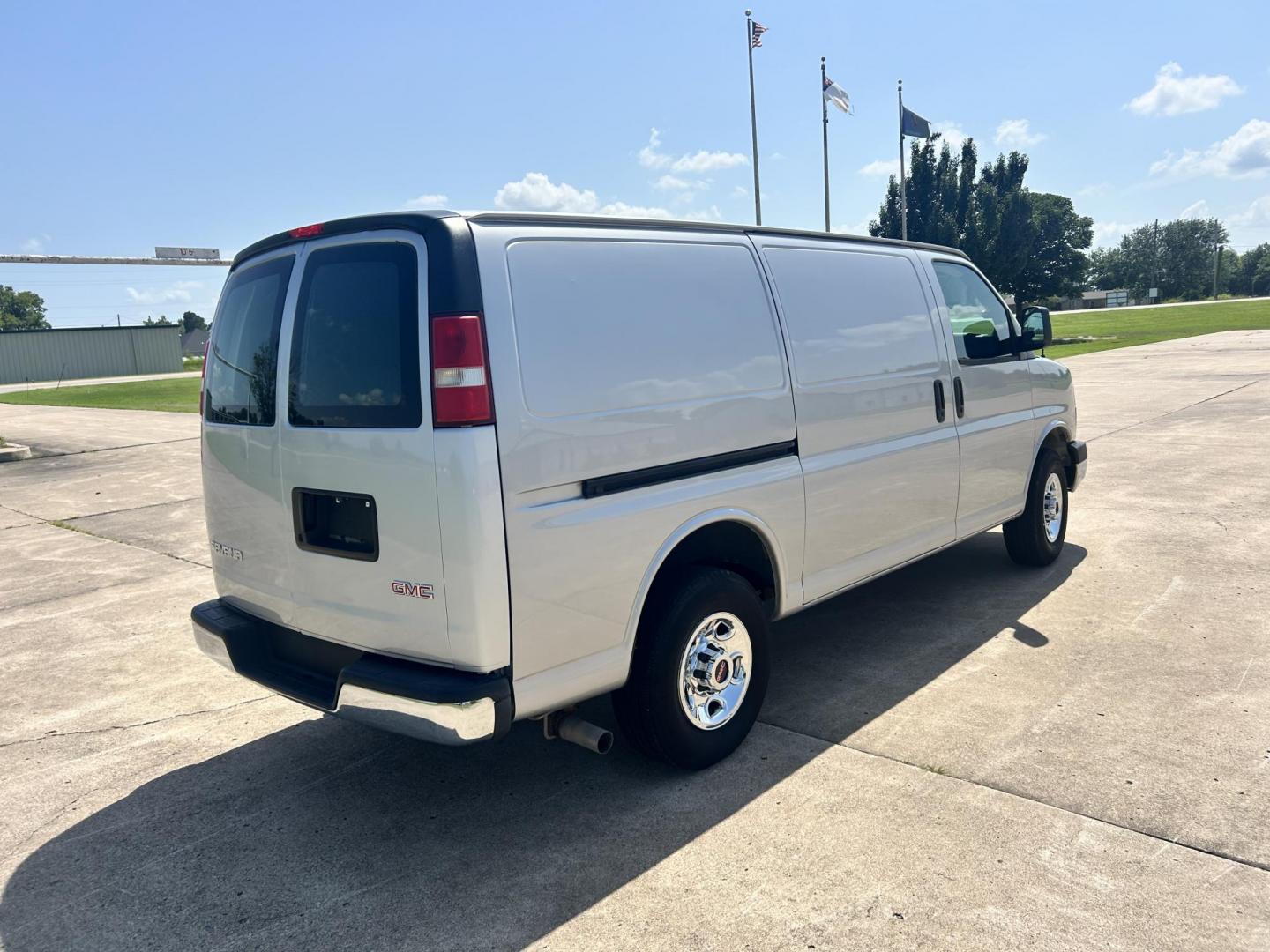 2016 Silver /Gray GMC Savana Cargo (1GTZ7GFBXG1) with an 6.0L V8 OHV 16V CNG engine, 6A transmission, located at 17760 Hwy 62, Morris, OK, 74445, (918) 733-4887, 35.609104, -95.877060 - 2016 GMC SAVANA CARGO VAN RWD WITH THE 6.0L V8 ENGINE DEDICATED CNG ONLY RUNS ON COMPRESSED NATURAL GAS. IT FEATURES KEYLESS REMOTE START, POWER LOCKS, POWER WINDOWS, POWER MIRRORS, CLOTH INTERIOR, MANUAL SEATS, CRUISE CONTROL, TRACTION CONTROL, HAUL MODE, AM/FM RADIO, USB PORT, AUXILARY PORT, SLI - Photo#4