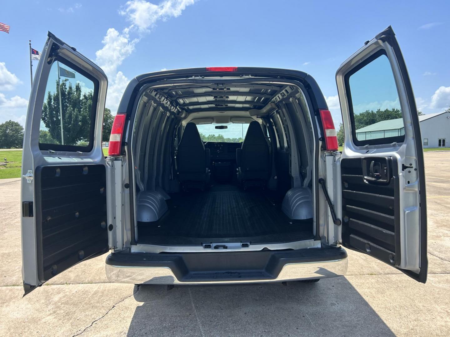 2016 Silver /Gray GMC Savana Cargo (1GTZ7GFBXG1) with an 6.0L V8 OHV 16V CNG engine, 6A transmission, located at 17760 Hwy 62, Morris, OK, 74445, (918) 733-4887, 35.609104, -95.877060 - 2016 GMC SAVANA CARGO VAN RWD WITH THE 6.0L V8 ENGINE DEDICATED CNG ONLY RUNS ON COMPRESSED NATURAL GAS. IT FEATURES KEYLESS REMOTE START, POWER LOCKS, POWER WINDOWS, POWER MIRRORS, CLOTH INTERIOR, MANUAL SEATS, CRUISE CONTROL, TRACTION CONTROL, HAUL MODE, AM/FM RADIO, USB PORT, AUXILARY PORT, SLI - Photo#15
