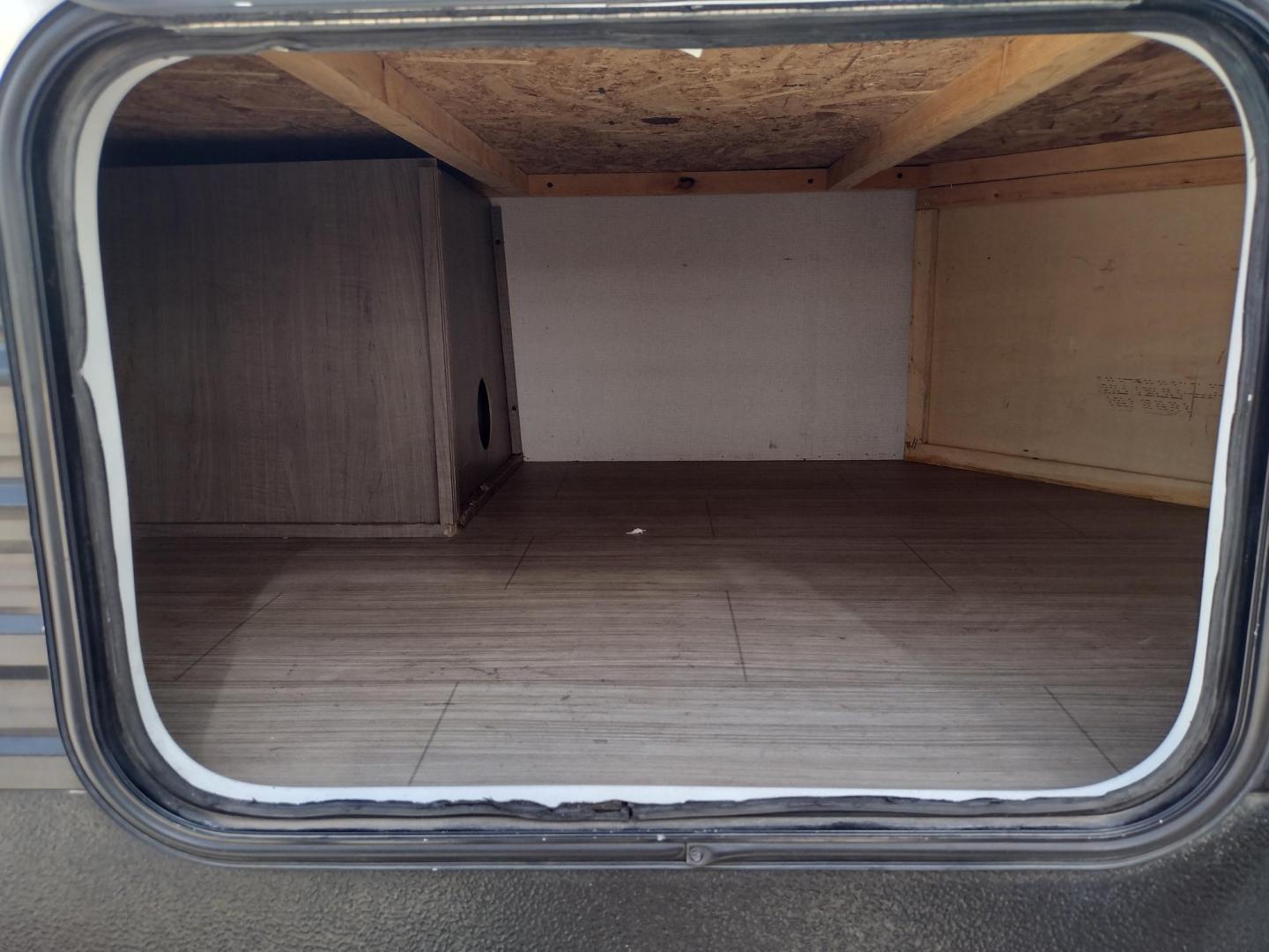 2020 WHITE /Gray Keystone HIDEOUT 262LHS 262LHS (4YDT26225L7) , located at 17760 Hwy 62, Morris, OK, 74445, 35.609104, -95.877060 - CHECK OUT THIS 2020 KEYSTONE HIDEOUT 262LHS 29FT OVERALL WITH 12FT POWER AWNING. IN THE FRONT OF THE CAMPER IS THE QUEEN SIZE BED WITH STORAGE UNDER THE BED, OVERHEAD SHELF, 2 WARDROBE CLOSETS, AND LAUNDRY CHUTE. IN THE LIVING AND KITCHEN AREA IS A VINYL SOFA THAT FOLDS DOWN FOR ADDITIONAL SLEEPING, - Photo#39