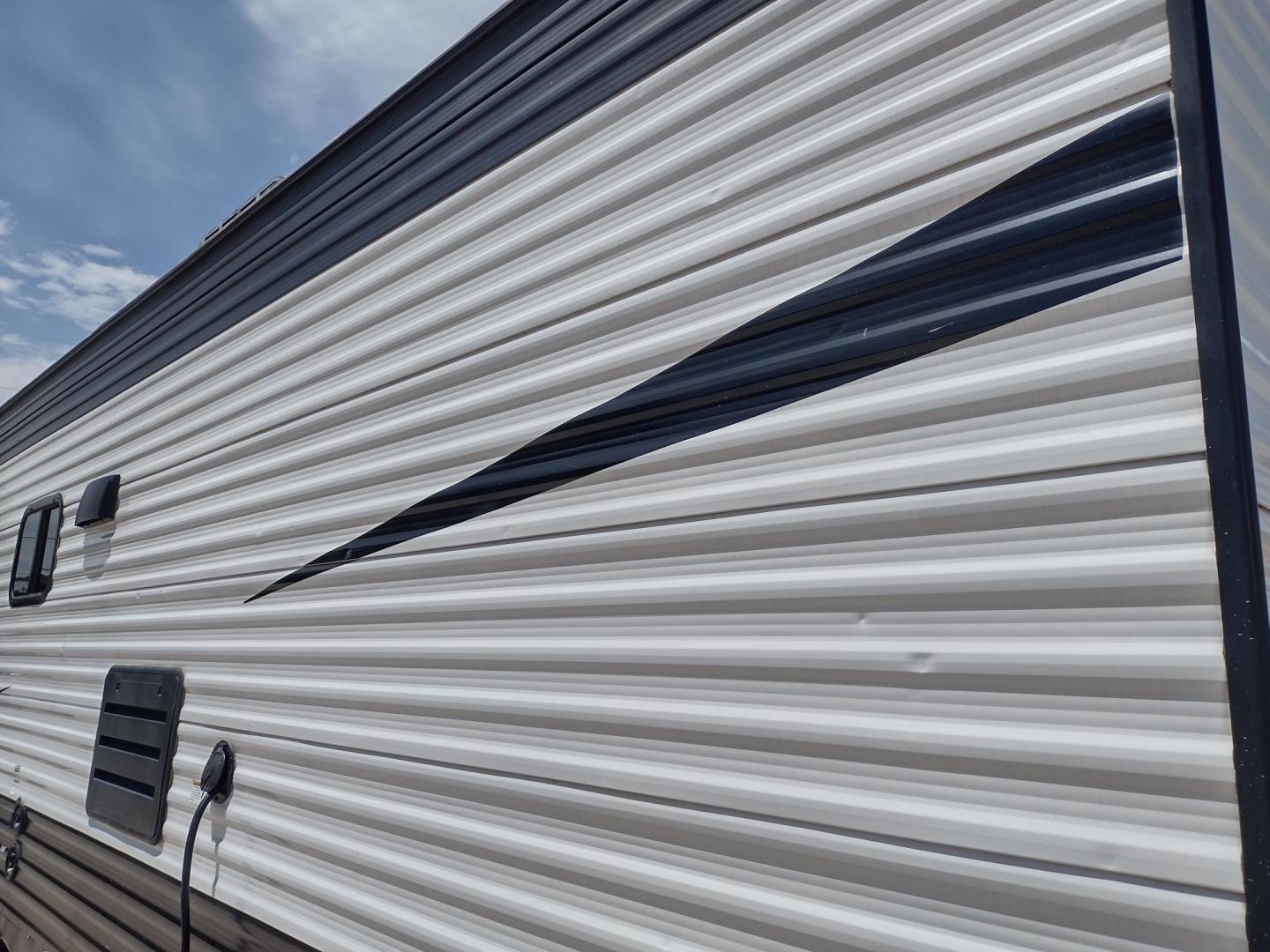 2020 WHITE /Gray Keystone HIDEOUT 262LHS 262LHS (4YDT26225L7) , located at 17760 Hwy 62, Morris, OK, 74445, 35.609104, -95.877060 - CHECK OUT THIS 2020 KEYSTONE HIDEOUT 262LHS 29FT OVERALL WITH 12FT POWER AWNING. IN THE FRONT OF THE CAMPER IS THE QUEEN SIZE BED WITH STORAGE UNDER THE BED, OVERHEAD SHELF, 2 WARDROBE CLOSETS, AND LAUNDRY CHUTE. IN THE LIVING AND KITCHEN AREA IS A VINYL SOFA THAT FOLDS DOWN FOR ADDITIONAL SLEEPING, - Photo#41