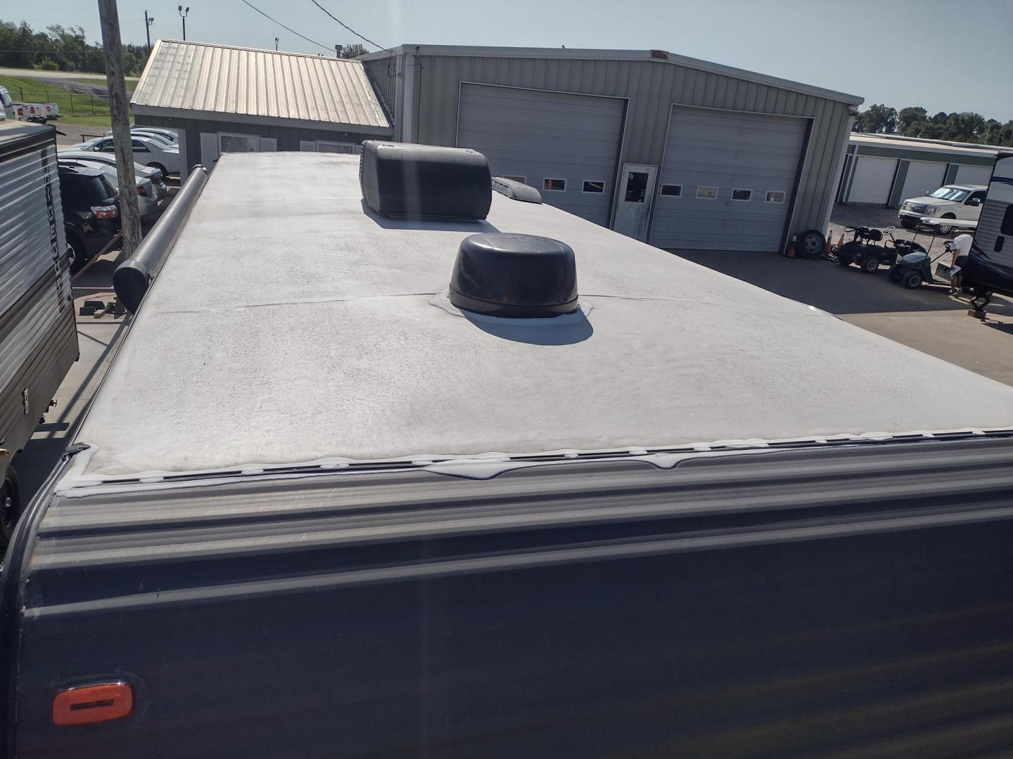 2020 WHITE /Gray Keystone HIDEOUT 262LHS 262LHS (4YDT26225L7) , located at 17760 Hwy 62, Morris, OK, 74445, 35.609104, -95.877060 - CHECK OUT THIS 2020 KEYSTONE HIDEOUT 262LHS 29FT OVERALL WITH 12FT POWER AWNING. IN THE FRONT OF THE CAMPER IS THE QUEEN SIZE BED WITH STORAGE UNDER THE BED, OVERHEAD SHELF, 2 WARDROBE CLOSETS, AND LAUNDRY CHUTE. IN THE LIVING AND KITCHEN AREA IS A VINYL SOFA THAT FOLDS DOWN FOR ADDITIONAL SLEEPING, - Photo#9