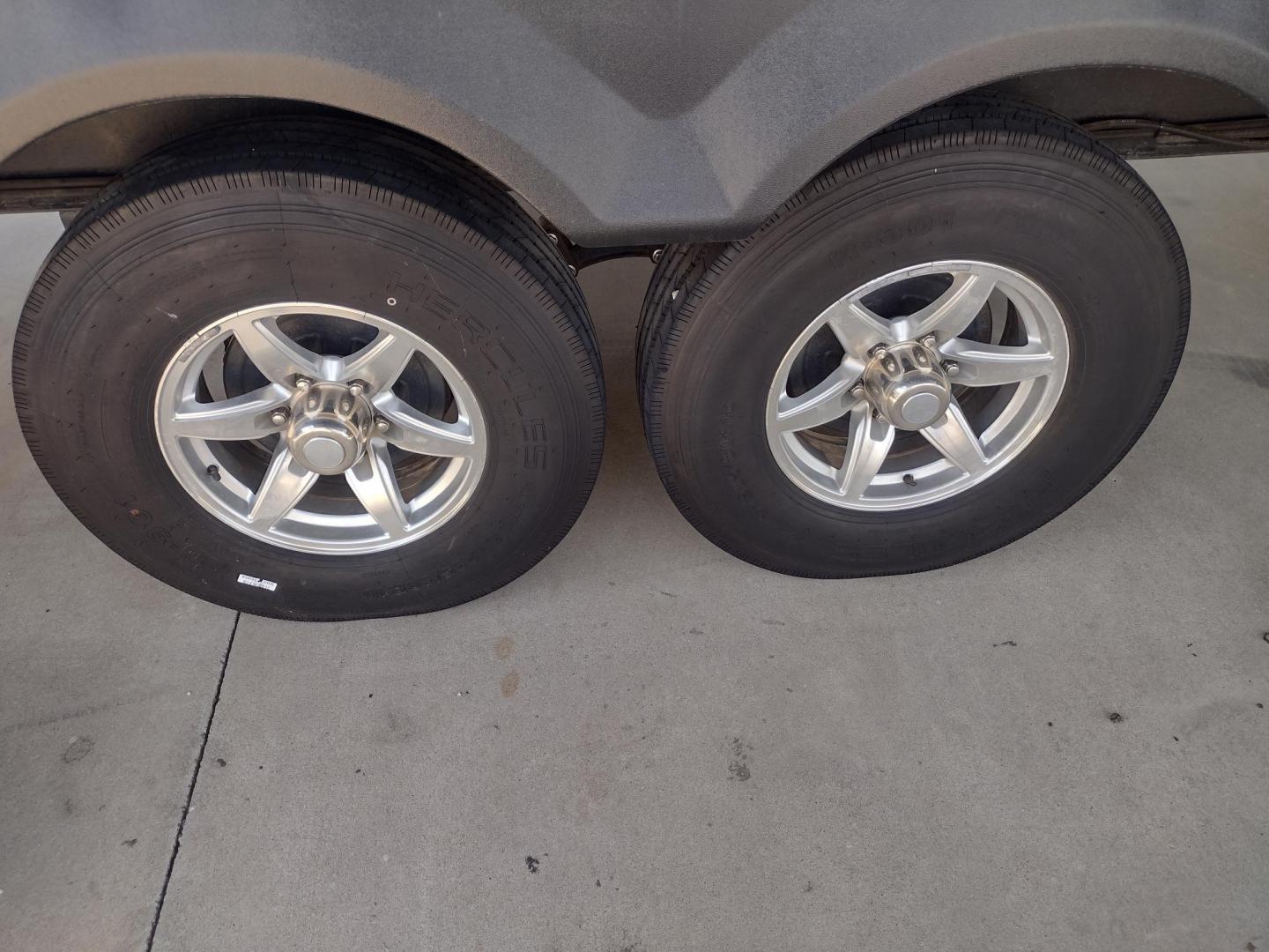2018 Silver /Gray Forest River XLR Toy Hauler 31QB (5ZT2XLWB1J1) , located at 17760 Hwy 62, Morris, OK, 74445, 35.609104, -95.877060 - CHECK OUT THIS 2018 FOREST RIVER XLR BOOST 31QB 39FT OVERALL WITH 15FT POWER AWNING. IN THE FRONT IS THE BEDROOM WITH QUEEN SIZE BED, OVERHEAD CABINETS, 2 WARDROBE CLOSETS, AND STORAGE UNDER THE BED. CONNECTED TO THE BEDROOM IS A FULL BATH WITH VANITY SINK, MEDICINE CABINET, AND STANDING SHOWER. IN - Photo#15