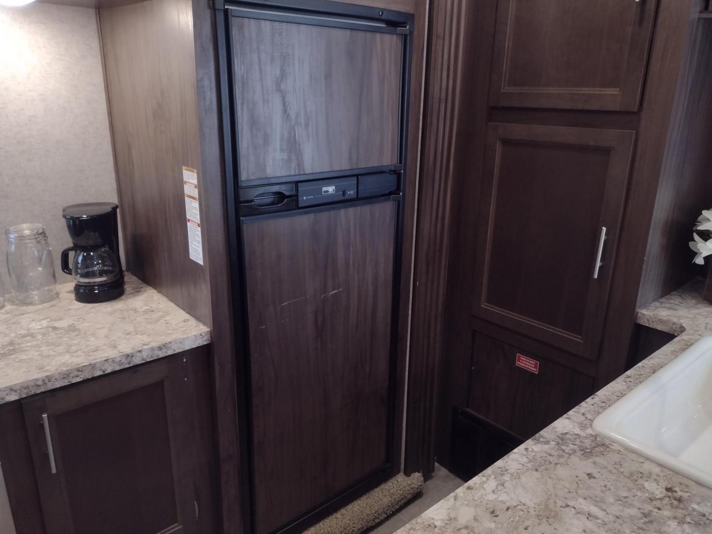 2018 Silver /Gray Forest River XLR Toy Hauler 31QB (5ZT2XLWB1J1) , located at 17760 Hwy 62, Morris, OK, 74445, 35.609104, -95.877060 - CHECK OUT THIS 2018 FOREST RIVER XLR BOOST 31QB 39FT OVERALL WITH 15FT POWER AWNING. IN THE FRONT IS THE BEDROOM WITH QUEEN SIZE BED, OVERHEAD CABINETS, 2 WARDROBE CLOSETS, AND STORAGE UNDER THE BED. CONNECTED TO THE BEDROOM IS A FULL BATH WITH VANITY SINK, MEDICINE CABINET, AND STANDING SHOWER. IN - Photo#28