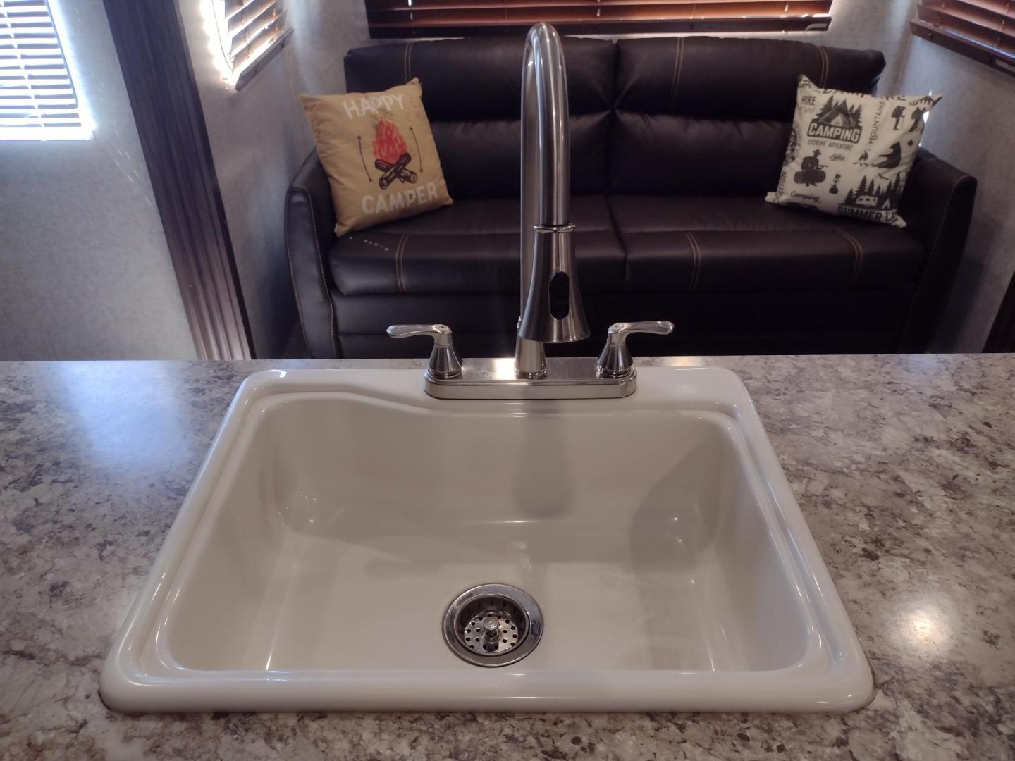 2018 Silver /Gray Forest River XLR Toy Hauler 31QB (5ZT2XLWB1J1) , located at 17760 Hwy 62, Morris, OK, 74445, 35.609104, -95.877060 - CHECK OUT THIS 2018 FOREST RIVER XLR BOOST 31QB 39FT OVERALL WITH 15FT POWER AWNING. IN THE FRONT IS THE BEDROOM WITH QUEEN SIZE BED, OVERHEAD CABINETS, 2 WARDROBE CLOSETS, AND STORAGE UNDER THE BED. CONNECTED TO THE BEDROOM IS A FULL BATH WITH VANITY SINK, MEDICINE CABINET, AND STANDING SHOWER. IN - Photo#31