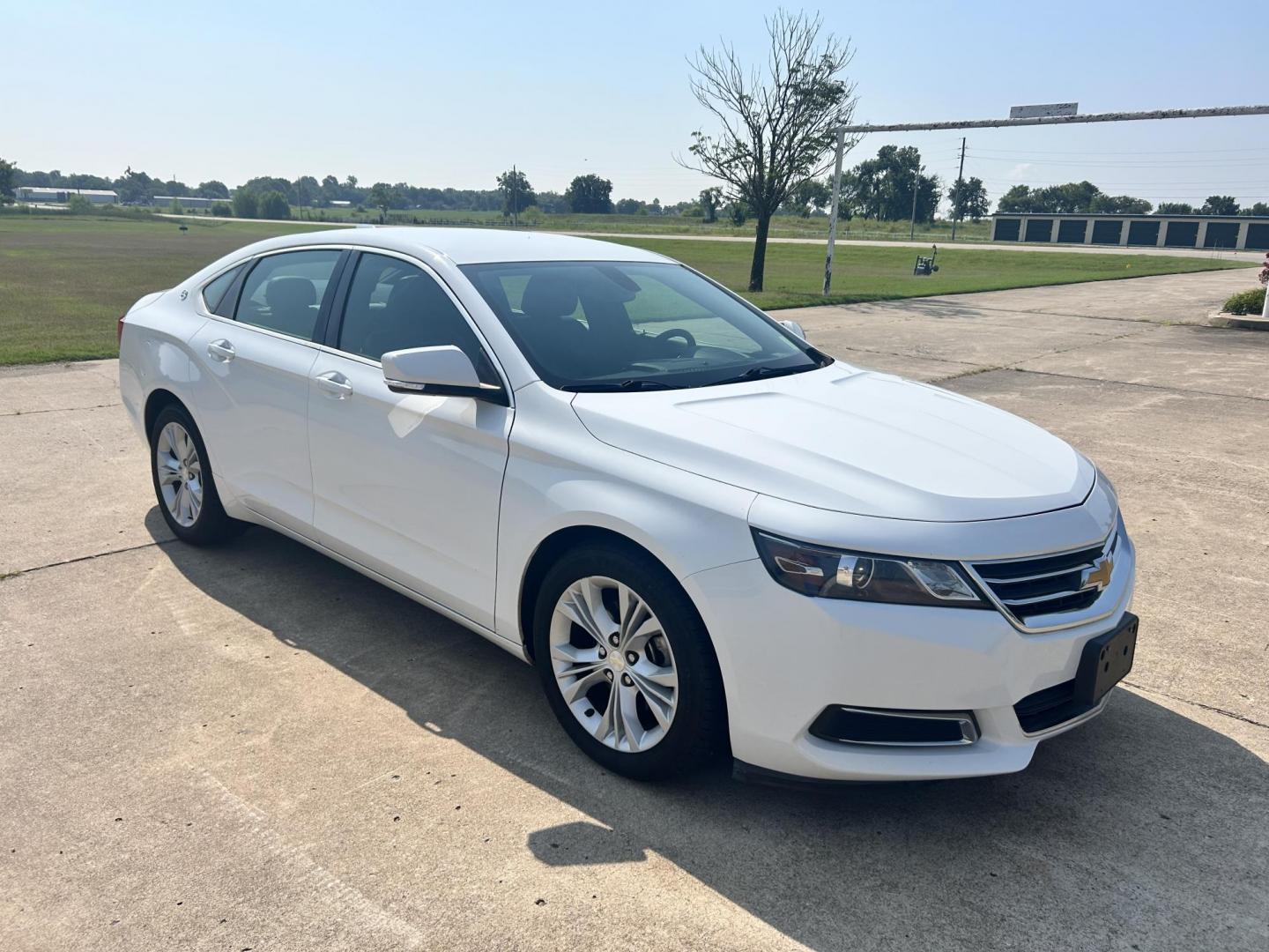 2015 WHITE /Gray Chevrolet Impala (2G1135SN4F9) with an 3.6L V6 DOHC 24V CNG engine, 6A transmission, located at 17760 Hwy 62, Morris, OK, 74445, (918) 733-4887, 35.609104, -95.877060 - 2015 CHEVY IMPALA HAS THE 3.6 V6 ENGINE AND IS FWD. THE IMPALA IS A BI-FUEL CAR THAT RUNS ON BOTH CNG (COMPRESSED NATUAL GAS) OR GASOLINE. THIS CAR FEATURES KEYLESS REMOTE START, KEYLESS REMOTE ENTRY, POWER LOCKS, POWER WINDOWS, POWER SEATS, POWER MIRRORS, AM/FM STEREO, CLOTH SEATS, BACK UP CAMERA, - Photo#2