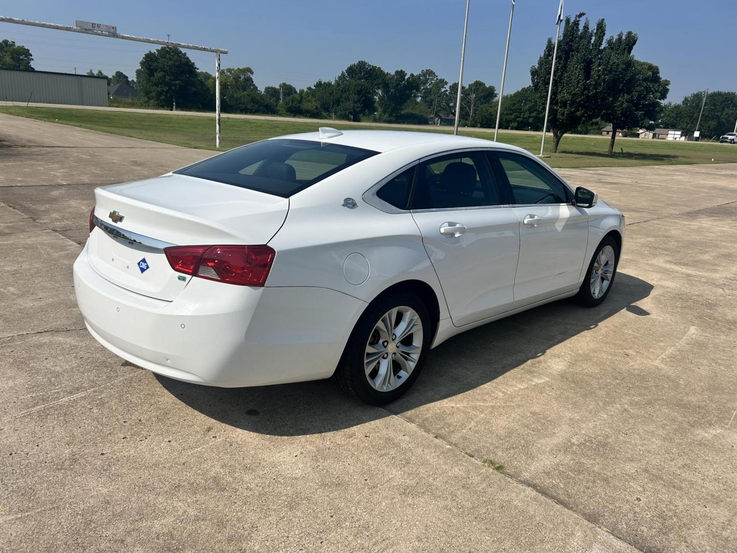 2015 WHITE /Gray Chevrolet Impala (2G1135SN4F9) with an 3.6L V6 DOHC 24V CNG engine, 6A transmission, located at 17760 Hwy 62, Morris, OK, 74445, (918) 733-4887, 35.609104, -95.877060 - 2015 CHEVY IMPALA HAS THE 3.6 V6 ENGINE AND IS FWD. THE IMPALA IS A BI-FUEL CAR THAT RUNS ON BOTH CNG (COMPRESSED NATUAL GAS) OR GASOLINE. THIS CAR FEATURES KEYLESS REMOTE START, KEYLESS REMOTE ENTRY, POWER LOCKS, POWER WINDOWS, POWER SEATS, POWER MIRRORS, AM/FM STEREO, CLOTH SEATS, BACK UP CAMERA, - Photo#4
