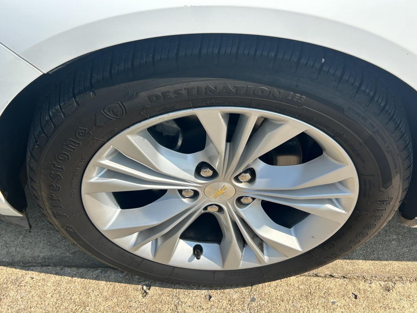 2015 WHITE /Gray Chevrolet Impala (2G1135SN4F9) with an 3.6L V6 DOHC 24V CNG engine, 6A transmission, located at 17760 Hwy 62, Morris, OK, 74445, (918) 733-4887, 35.609104, -95.877060 - 2015 CHEVY IMPALA HAS THE 3.6 V6 ENGINE AND IS FWD. THE IMPALA IS A BI-FUEL CAR THAT RUNS ON BOTH CNG (COMPRESSED NATUAL GAS) OR GASOLINE. THIS CAR FEATURES KEYLESS REMOTE START, KEYLESS REMOTE ENTRY, POWER LOCKS, POWER WINDOWS, POWER SEATS, POWER MIRRORS, AM/FM STEREO, CLOTH SEATS, BACK UP CAMERA, - Photo#25