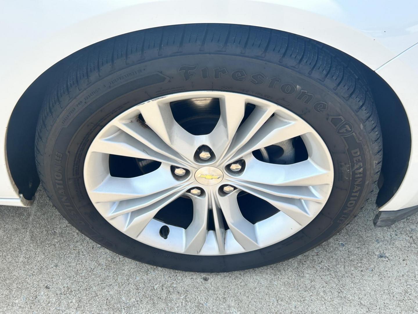 2015 WHITE /Gray Chevrolet Impala (2G1135SN4F9) with an 3.6L V6 DOHC 24V CNG engine, 6A transmission, located at 17760 Hwy 62, Morris, OK, 74445, (918) 733-4887, 35.609104, -95.877060 - 2015 CHEVY IMPALA HAS THE 3.6 V6 ENGINE AND IS FWD. THE IMPALA IS A BI-FUEL CAR THAT RUNS ON BOTH CNG (COMPRESSED NATUAL GAS) OR GASOLINE. THIS CAR FEATURES KEYLESS REMOTE START, KEYLESS REMOTE ENTRY, POWER LOCKS, POWER WINDOWS, POWER SEATS, POWER MIRRORS, AM/FM STEREO, CLOTH SEATS, BACK UP CAMERA, - Photo#26