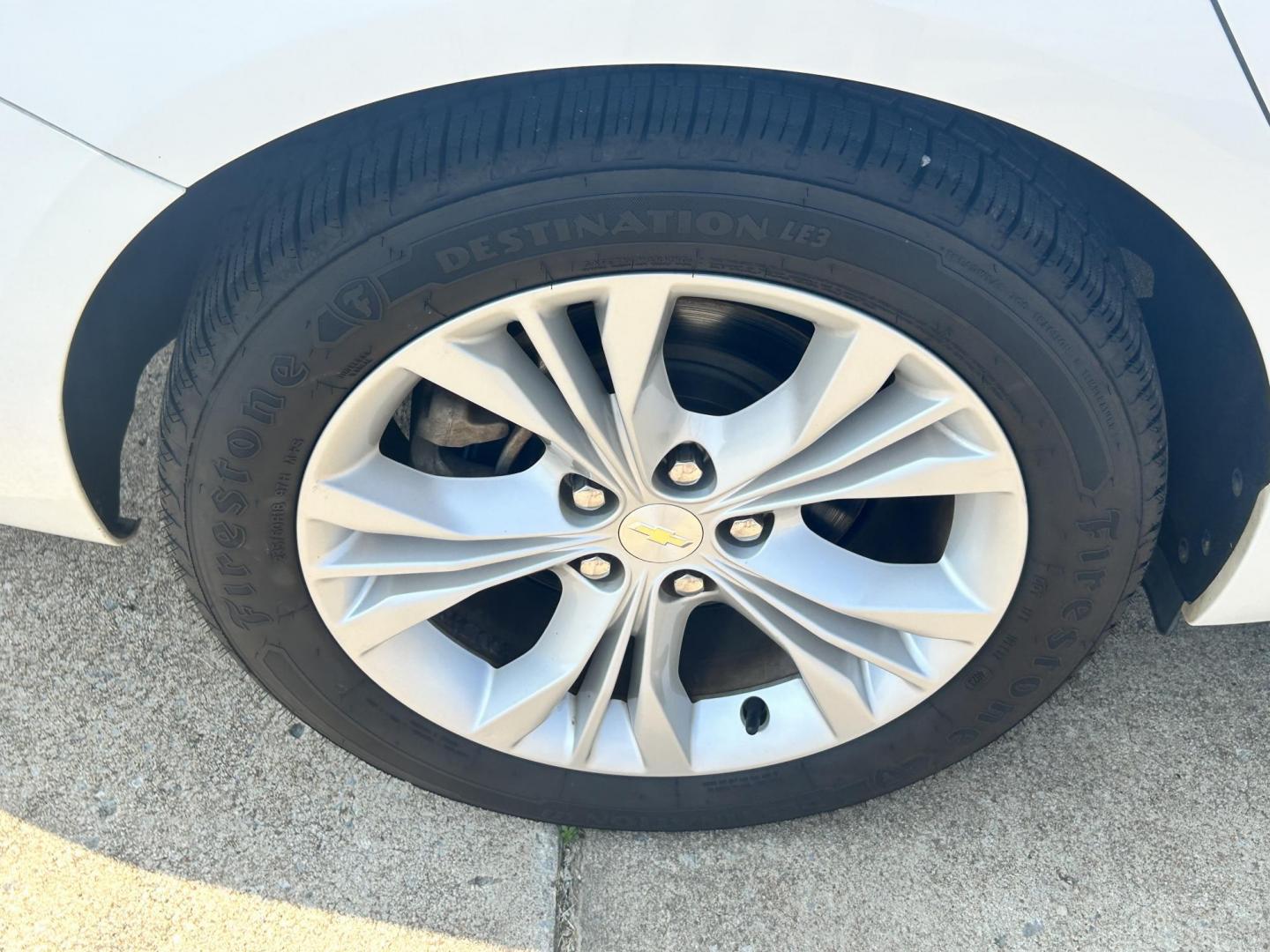 2015 WHITE /Gray Chevrolet Impala (2G1135SN4F9) with an 3.6L V6 DOHC 24V CNG engine, 6A transmission, located at 17760 Hwy 62, Morris, OK, 74445, (918) 733-4887, 35.609104, -95.877060 - 2015 CHEVY IMPALA HAS THE 3.6 V6 ENGINE AND IS FWD. THE IMPALA IS A BI-FUEL CAR THAT RUNS ON BOTH CNG (COMPRESSED NATUAL GAS) OR GASOLINE. THIS CAR FEATURES KEYLESS REMOTE START, KEYLESS REMOTE ENTRY, POWER LOCKS, POWER WINDOWS, POWER SEATS, POWER MIRRORS, AM/FM STEREO, CLOTH SEATS, BACK UP CAMERA, - Photo#27