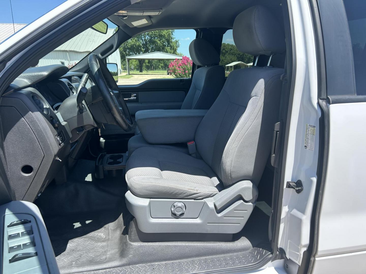 2014 WHITE /Gray Ford F-150 (1FTEX1EM9EK) with an 3.7L V6 DOHC 24V engine, 6-Speed Automatic transmission, located at 17760 Hwy 62, Morris, OK, 74445, (918) 733-4887, 35.609104, -95.877060 - 2014 FORD F-150 EXTENDED CAB. 4WD 3.7L V6 BI-FUEL SYSTEM RUNS ON CNG OR GASOLINE. FEATURES KEYLESS REMOTE ENTRY, POWER LOCKS, POWER WINDOWS, AM/FM STEREO, SIRIUS XM STEREO, CD PLAYER, AUXILLARY PORT, BACKUP CAMERA, CRUISE CONTROL, TRACTION CONTROL, MULTI-FUNCTIONING STEERING WHEEL CONTROLS, AND TRA - Photo#8