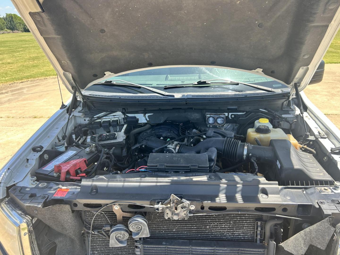 2014 WHITE /Gray Ford F-150 (1FTEX1EM9EK) with an 3.7L V6 DOHC 24V engine, 6-Speed Automatic transmission, located at 17760 Hwy 62, Morris, OK, 74445, (918) 733-4887, 35.609104, -95.877060 - 2014 FORD F-150 EXTENDED CAB. 4WD 3.7L V6 BI-FUEL SYSTEM RUNS ON CNG OR GASOLINE. FEATURES KEYLESS REMOTE ENTRY, POWER LOCKS, POWER WINDOWS, AM/FM STEREO, SIRIUS XM STEREO, CD PLAYER, AUXILLARY PORT, BACKUP CAMERA, CRUISE CONTROL, TRACTION CONTROL, MULTI-FUNCTIONING STEERING WHEEL CONTROLS, AND TRA - Photo#21
