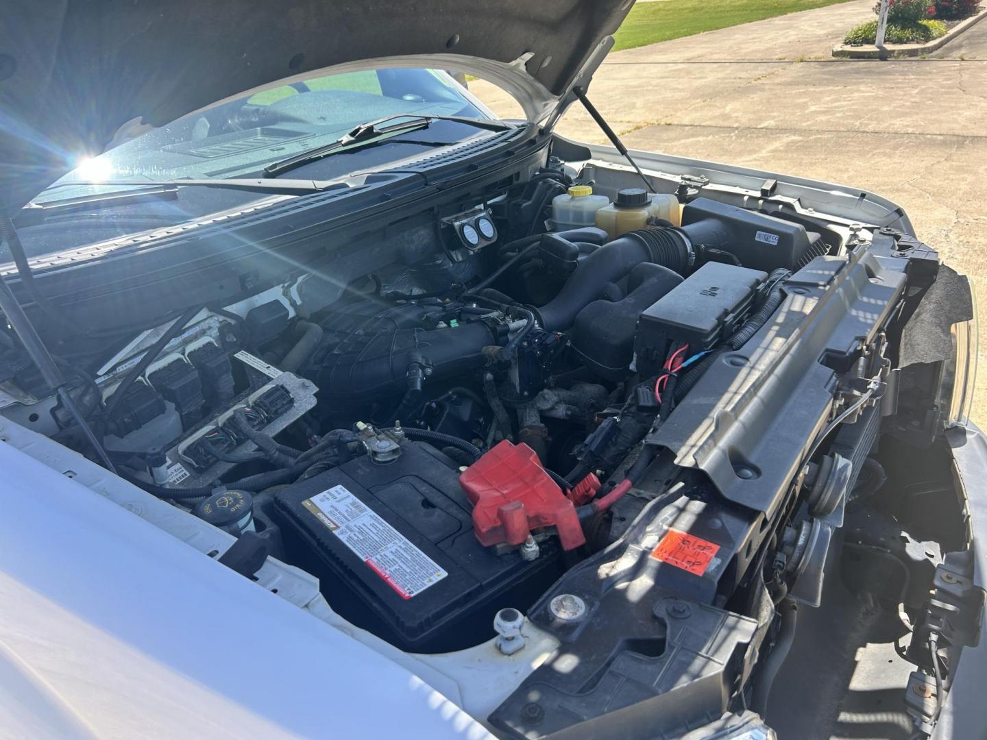 2014 WHITE /Gray Ford F-150 (1FTEX1EM9EK) with an 3.7L V6 DOHC 24V engine, 6-Speed Automatic transmission, located at 17760 Hwy 62, Morris, OK, 74445, (918) 733-4887, 35.609104, -95.877060 - 2014 FORD F-150 EXTENDED CAB. 4WD 3.7L V6 BI-FUEL SYSTEM RUNS ON CNG OR GASOLINE. FEATURES KEYLESS REMOTE ENTRY, POWER LOCKS, POWER WINDOWS, AM/FM STEREO, SIRIUS XM STEREO, CD PLAYER, AUXILLARY PORT, BACKUP CAMERA, CRUISE CONTROL, TRACTION CONTROL, MULTI-FUNCTIONING STEERING WHEEL CONTROLS, AND TRA - Photo#23