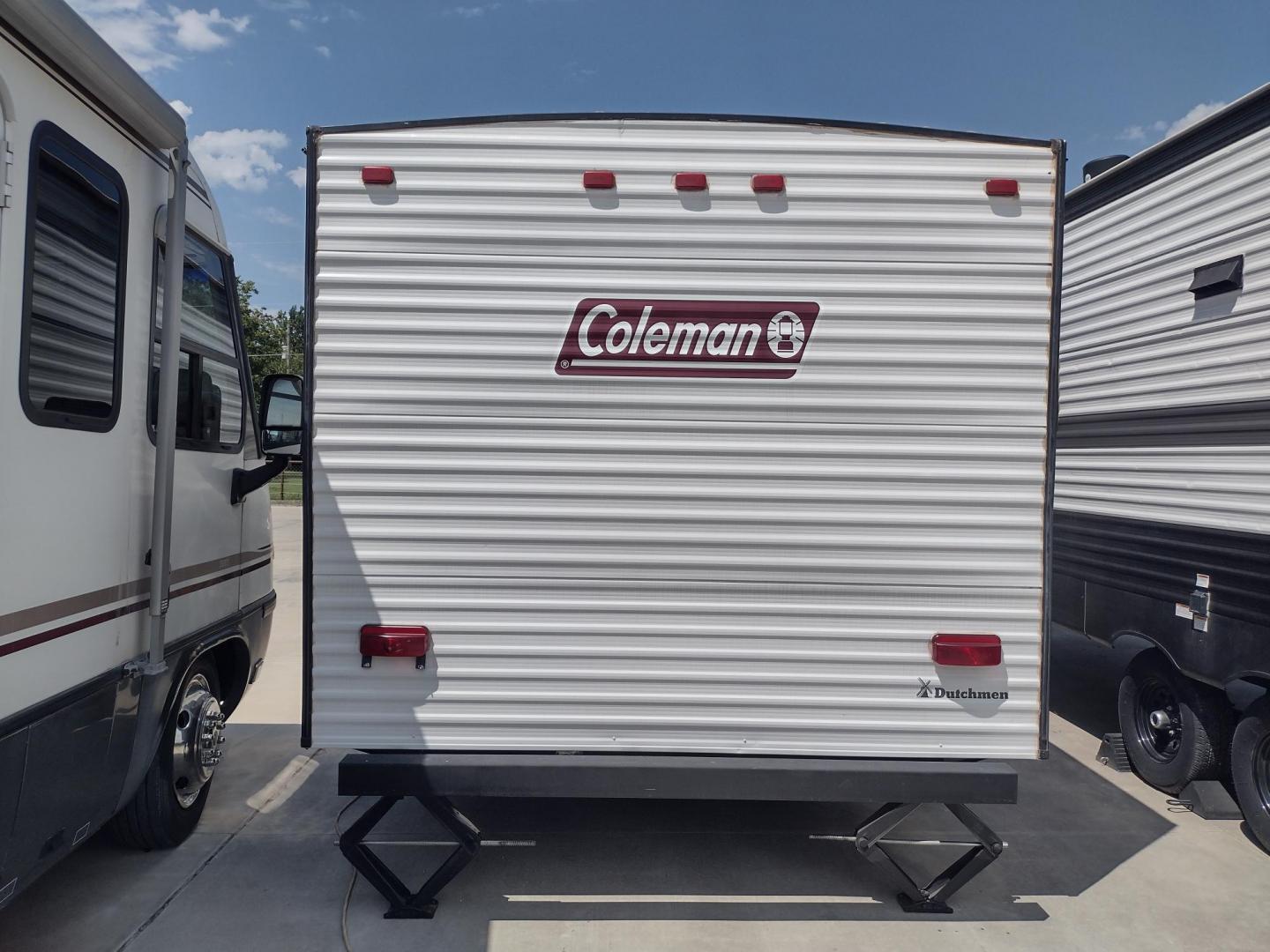 2022 WHITE /TAN Keystone COLEMAN 17B 17B (4YDTCMG17NJ) , located at 17760 Hwy 62, Morris, OK, 74445, 35.609104, -95.877060 - CHECK OUT THIS 2022 KEYSTONE COLEMAN DUTCHMEN 17B 21FT OVERALL WITH 8FT POWER AWNING. HAS QUEEN SIZE BED WITH OVERHEAD SHELF AND STORAGE UNDER BED. IN THE LIVING AND KITCHEN AREA IS A L-SHAPED DINETTE WITH STORAGE UNDER SEATS, OVERHEAD CABINETS, SINGLE SINK, 2 BURNER STOVE (NO OVEN), OVERHEAD CABIN - Photo#2