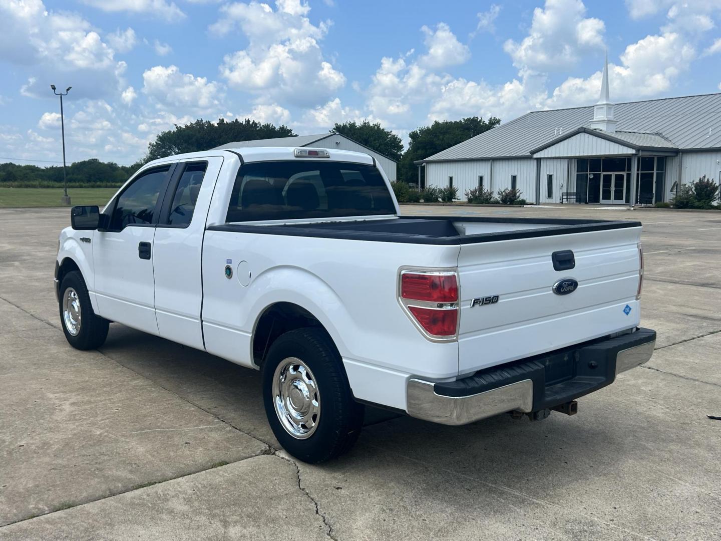 2014 WHITE /Gray Ford F-150 (1FTEX1CM3EK) with an 3.7L V6 DOHC 24V engine, 6-Speed Automatic transmission, located at 17760 Hwy 62, Morris, OK, 74445, (918) 733-4887, 35.609104, -95.877060 - 2014 FORD F-150 2WD WITH 3.7L V6 ENGINE BI-FUEL SYSTEM RUNS ON CNG OR GASOLINE. FEATURES KEYLESS REMOTE ENTRY, POWER LOCKS, POWER WINDOWS, AM/FM STEREO, SIRIUS XM STEREO, CD PLAYER, AUXILLARY PORT, CRUISE CONTROL, TRACTION CONTROL, MULTI-FUNCTIONING STEERING WHEEL CONTROLS, AND TRAILER HITCH. HAS 1 - Photo#6