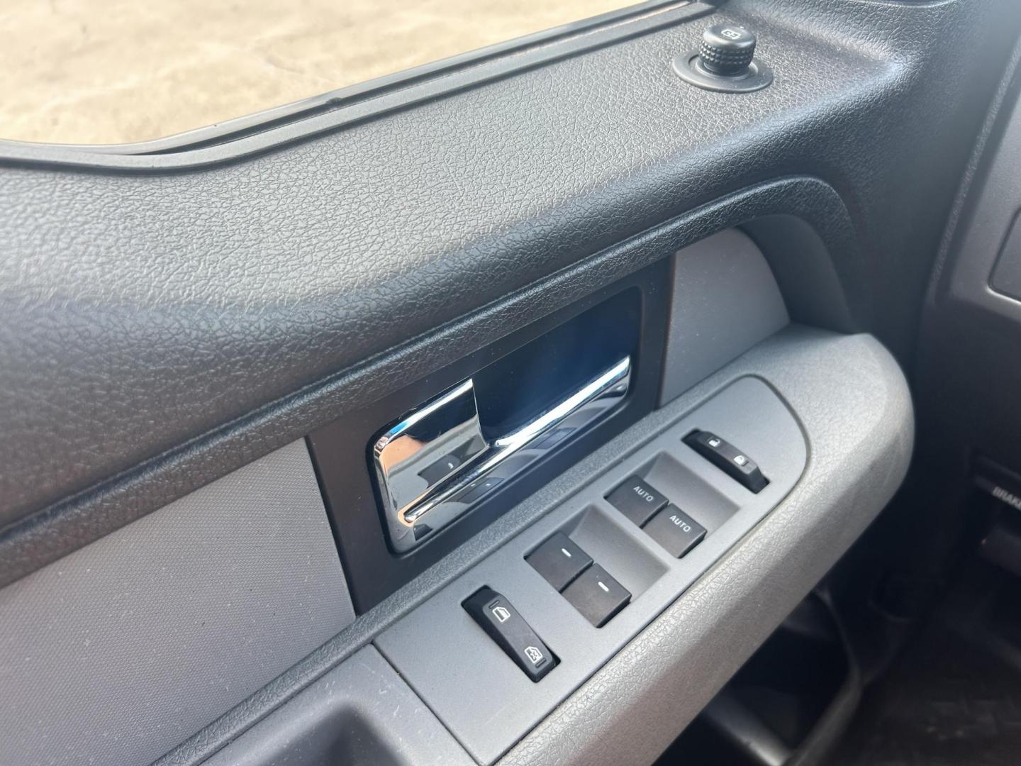 2014 WHITE /Gray Ford F-150 (1FTEX1CM3EK) with an 3.7L V6 DOHC 24V engine, 6-Speed Automatic transmission, located at 17760 Hwy 62, Morris, OK, 74445, (918) 733-4887, 35.609104, -95.877060 - 2014 FORD F-150 2WD WITH 3.7L V6 ENGINE BI-FUEL SYSTEM RUNS ON CNG OR GASOLINE. FEATURES KEYLESS REMOTE ENTRY, POWER LOCKS, POWER WINDOWS, AM/FM STEREO, SIRIUS XM STEREO, CD PLAYER, AUXILLARY PORT, CRUISE CONTROL, TRACTION CONTROL, MULTI-FUNCTIONING STEERING WHEEL CONTROLS, AND TRAILER HITCH. HAS 1 - Photo#9