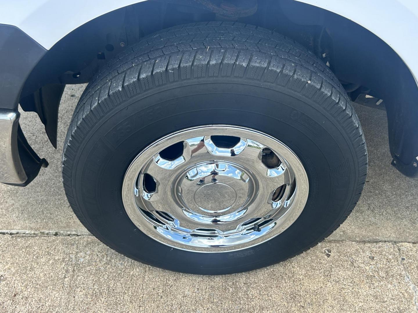 2014 WHITE /Gray Ford F-150 (1FTEX1CM3EK) with an 3.7L V6 DOHC 24V engine, 6-Speed Automatic transmission, located at 17760 Hwy 62, Morris, OK, 74445, (918) 733-4887, 35.609104, -95.877060 - 2014 FORD F-150 2WD WITH 3.7L V6 ENGINE BI-FUEL SYSTEM RUNS ON CNG OR GASOLINE. FEATURES KEYLESS REMOTE ENTRY, POWER LOCKS, POWER WINDOWS, AM/FM STEREO, SIRIUS XM STEREO, CD PLAYER, AUXILLARY PORT, CRUISE CONTROL, TRACTION CONTROL, MULTI-FUNCTIONING STEERING WHEEL CONTROLS, AND TRAILER HITCH. HAS 1 - Photo#23