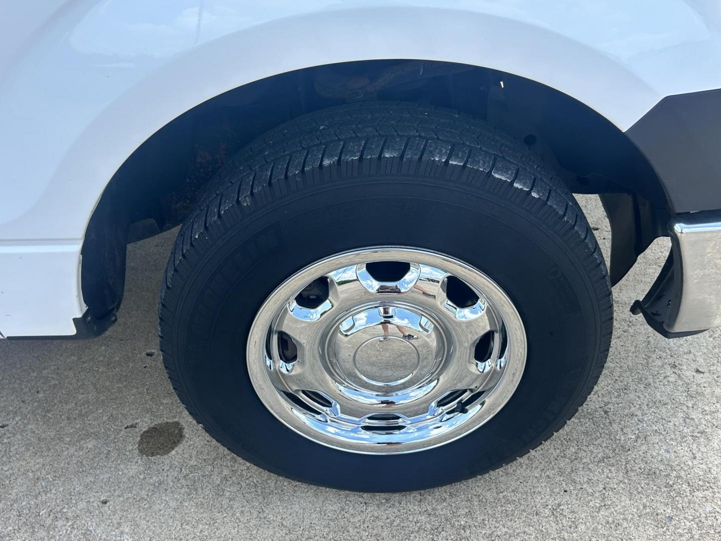 2014 WHITE /Gray Ford F-150 (1FTEX1CM3EK) with an 3.7L V6 DOHC 24V engine, 6-Speed Automatic transmission, located at 17760 Hwy 62, Morris, OK, 74445, (918) 733-4887, 35.609104, -95.877060 - 2014 FORD F-150 2WD WITH 3.7L V6 ENGINE BI-FUEL SYSTEM RUNS ON CNG OR GASOLINE. FEATURES KEYLESS REMOTE ENTRY, POWER LOCKS, POWER WINDOWS, AM/FM STEREO, SIRIUS XM STEREO, CD PLAYER, AUXILLARY PORT, CRUISE CONTROL, TRACTION CONTROL, MULTI-FUNCTIONING STEERING WHEEL CONTROLS, AND TRAILER HITCH. HAS 1 - Photo#24
