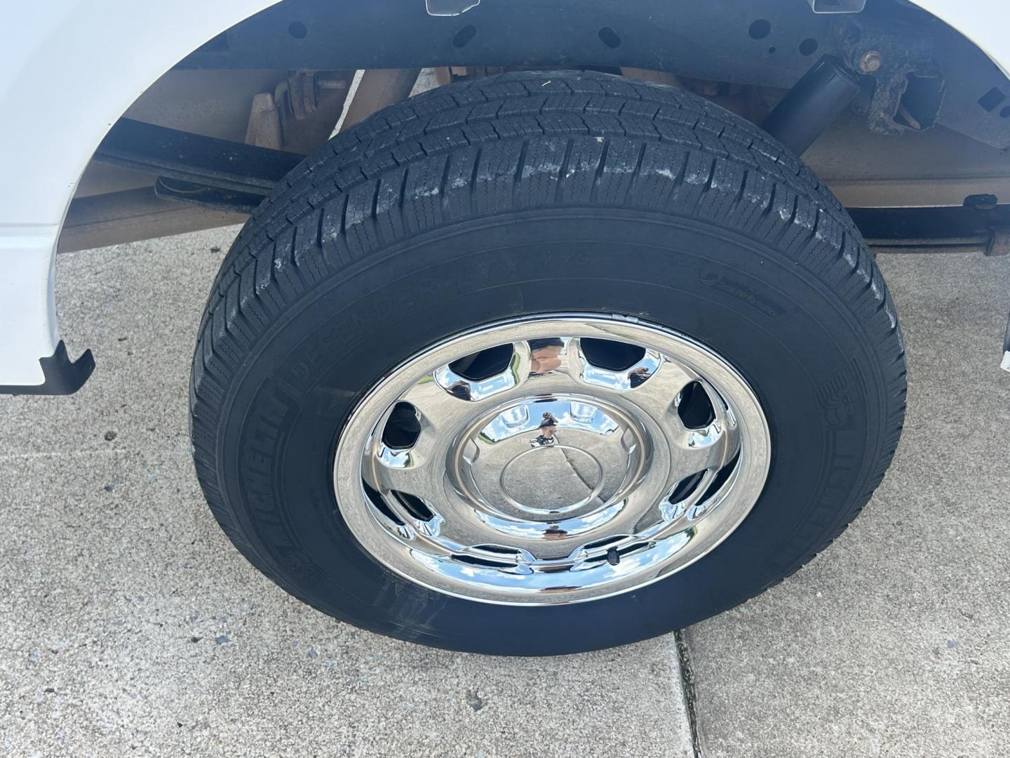 2014 WHITE /Gray Ford F-150 (1FTEX1CM3EK) with an 3.7L V6 DOHC 24V engine, 6-Speed Automatic transmission, located at 17760 Hwy 62, Morris, OK, 74445, (918) 733-4887, 35.609104, -95.877060 - 2014 FORD F-150 2WD WITH 3.7L V6 ENGINE BI-FUEL SYSTEM RUNS ON CNG OR GASOLINE. FEATURES KEYLESS REMOTE ENTRY, POWER LOCKS, POWER WINDOWS, AM/FM STEREO, SIRIUS XM STEREO, CD PLAYER, AUXILLARY PORT, CRUISE CONTROL, TRACTION CONTROL, MULTI-FUNCTIONING STEERING WHEEL CONTROLS, AND TRAILER HITCH. HAS 1 - Photo#25