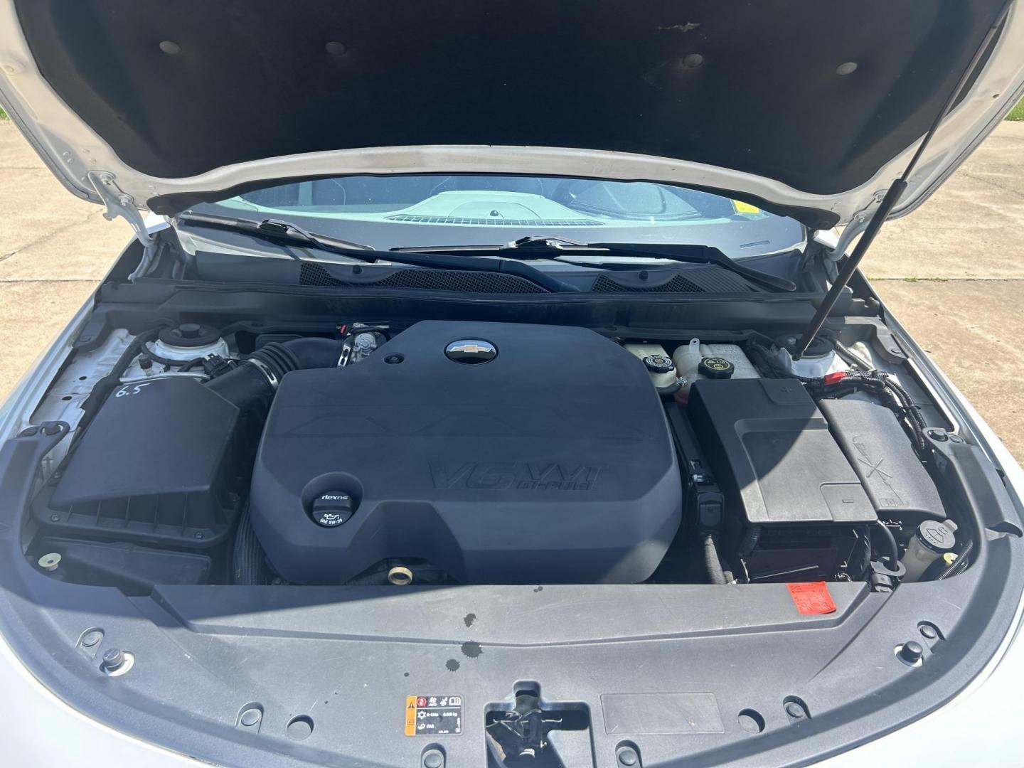 2015 WHITE /Gray Chevrolet Impala (2G1135SN5F9) with an 3.6L V6 DOHC 24V CNG engine, 6A transmission, located at 17760 Hwy 62, Morris, OK, 74445, (918) 733-4887, 35.609104, -95.877060 - 2015 CHEVY IMPALA HAS THE 3.6 V6 ENGINE AND IS FWD. THE IMPALA IS A BI-FUEL CAR THAT RUNS ON BOTH CNG (COMPRESSED NATUAL GAS) OR GASOLINE. THIS CAR FEATURES KEYLESS REMOTE START, KEYLESS REMOTE ENTRY, POWER LOCKS, POWER WINDOWS, POWER SEATS, POWER MIRRORS, AM/FM STEREO, CLOTH SEATS, BACK UP CAMERA, - Photo#18