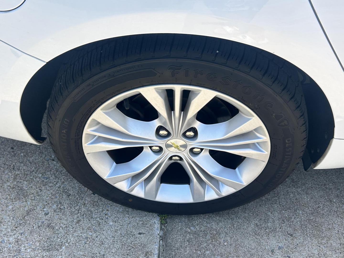 2015 WHITE /Gray Chevrolet Impala (2G1135SN5F9) with an 3.6L V6 DOHC 24V CNG engine, 6A transmission, located at 17760 Hwy 62, Morris, OK, 74445, (918) 733-4887, 35.609104, -95.877060 - 2015 CHEVY IMPALA HAS THE 3.6 V6 ENGINE AND IS FWD. THE IMPALA IS A BI-FUEL CAR THAT RUNS ON BOTH CNG (COMPRESSED NATUAL GAS) OR GASOLINE. THIS CAR FEATURES KEYLESS REMOTE START, KEYLESS REMOTE ENTRY, POWER LOCKS, POWER WINDOWS, POWER SEATS, POWER MIRRORS, AM/FM STEREO, CLOTH SEATS, BACK UP CAMERA, - Photo#22