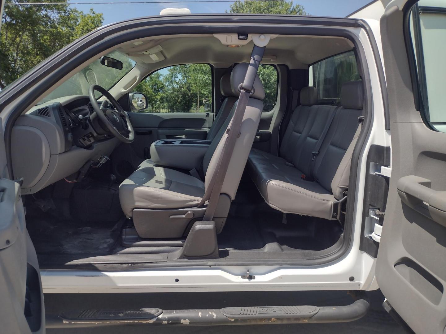2013 WHITE /Gray Chevrolet Silverado 2500HD Work Truck Ext. Cab 4WD (1GC2KVCB1DZ) with an 6.0L V8 OHV 16V CNG engine, 6-Speed Automatic transmission, located at 17760 Hwy 62, Morris, OK, 74445, (918) 733-4887, 35.609104, -95.877060 - 2013 CHEVY SILVERADO 4WD WITH THE 6.0L V8 ENGINE. THIS TRUCK FEATURES MANUAL WINDOWS, MANUAL LOCKS, MANUAL MIRRORS, MANUAL SEATS, LEATHER INTERIOR, CRUSIE CONTROL, TRACTION CONTROL, AND AM/FM RADIO. CAMPER SHELL WITH SHELVES AND CARGO SLIDER, DIMENSIONS INVERTER AND TRAILER HITCH. ONLY 184,332 MILE - Photo#19