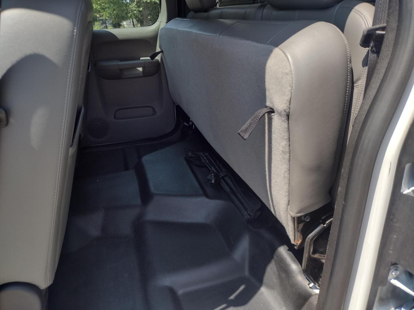2013 WHITE /Gray Chevrolet Silverado 2500HD Work Truck Ext. Cab 4WD (1GC2KVCB1DZ) with an 6.0L V8 OHV 16V CNG engine, 6-Speed Automatic transmission, located at 17760 Hwy 62, Morris, OK, 74445, (918) 733-4887, 35.609104, -95.877060 - 2013 CHEVY SILVERADO 4WD WITH THE 6.0L V8 ENGINE. THIS TRUCK FEATURES MANUAL WINDOWS, MANUAL LOCKS, MANUAL MIRRORS, MANUAL SEATS, LEATHER INTERIOR, CRUSIE CONTROL, TRACTION CONTROL, AND AM/FM RADIO. CAMPER SHELL WITH SHELVES AND CARGO SLIDER, DIMENSIONS INVERTER AND TRAILER HITCH. ONLY 184,332 MILE - Photo#21