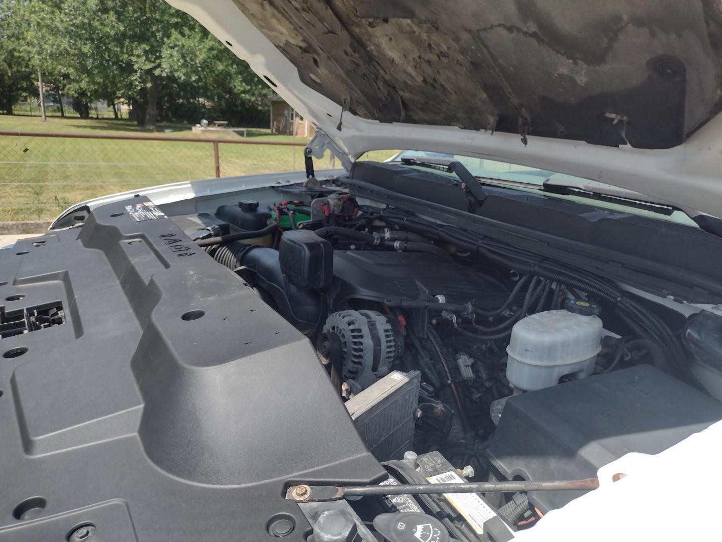 2013 WHITE /Gray Chevrolet Silverado 2500HD Work Truck Ext. Cab 4WD (1GC2KVCB1DZ) with an 6.0L V8 OHV 16V CNG engine, 6-Speed Automatic transmission, located at 17760 Hwy 62, Morris, OK, 74445, (918) 733-4887, 35.609104, -95.877060 - 2013 CHEVY SILVERADO 4WD WITH THE 6.0L V8 ENGINE. THIS TRUCK FEATURES MANUAL WINDOWS, MANUAL LOCKS, MANUAL MIRRORS, MANUAL SEATS, LEATHER INTERIOR, CRUSIE CONTROL, TRACTION CONTROL, AND AM/FM RADIO. CAMPER SHELL WITH SHELVES AND CARGO SLIDER, DIMENSIONS INVERTER AND TRAILER HITCH. ONLY 184,332 MILE - Photo#23