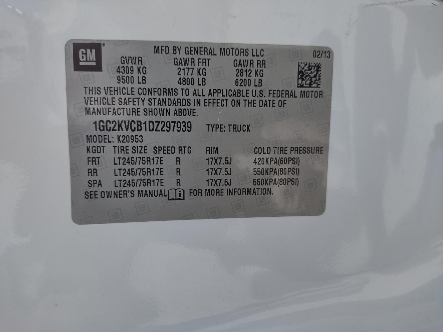 2013 WHITE /Gray Chevrolet Silverado 2500HD Work Truck Ext. Cab 4WD (1GC2KVCB1DZ) with an 6.0L V8 OHV 16V CNG engine, 6-Speed Automatic transmission, located at 17760 Hwy 62, Morris, OK, 74445, (918) 733-4887, 35.609104, -95.877060 - 2013 CHEVY SILVERADO 4WD WITH THE 6.0L V8 ENGINE. THIS TRUCK FEATURES MANUAL WINDOWS, MANUAL LOCKS, MANUAL MIRRORS, MANUAL SEATS, LEATHER INTERIOR, CRUSIE CONTROL, TRACTION CONTROL, AND AM/FM RADIO. CAMPER SHELL WITH SHELVES AND CARGO SLIDER, DIMENSIONS INVERTER AND TRAILER HITCH. ONLY 184,332 MILE - Photo#38