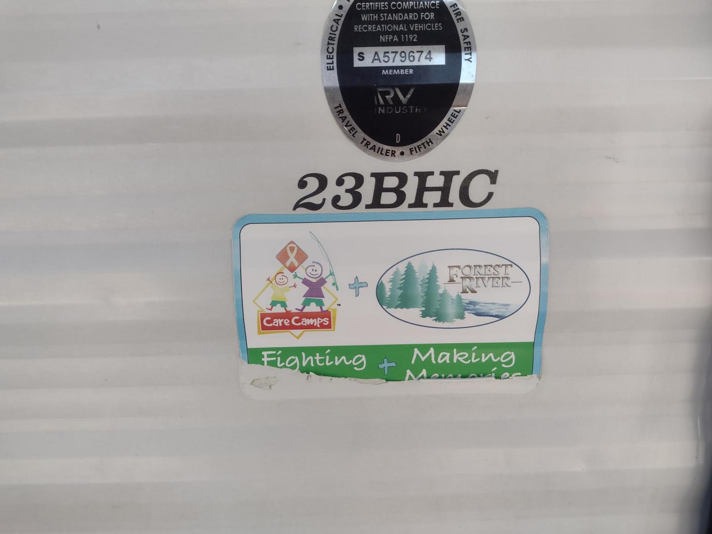 2022 WHITE /Gray Forest River PUMA XLE LITE 23BHC 23BHC (5ZT2PUMB9N4) , located at 17760 Hwy 62, Morris, OK, 74445, 35.609104, -95.877060 - READY FOR AN ADVENTURE CHECK OUT THIS 2022 FOREST RIVER PUMA XLE LITE 23BHC 30FT OVERALL WITH 19FT POWER AWNING. IN THE FRONT IS THE BEDROOM WITH A QUEEN SIZE BED AND STORAGE UNDER THE BED, OVERHEAD SHELF, AND 2 WARDROBE CLOSETS. IN THE LIVING AND KITCHEN AREA IS STAINLESS STEEL FARM STYLE SINK, 3 B - Photo#6