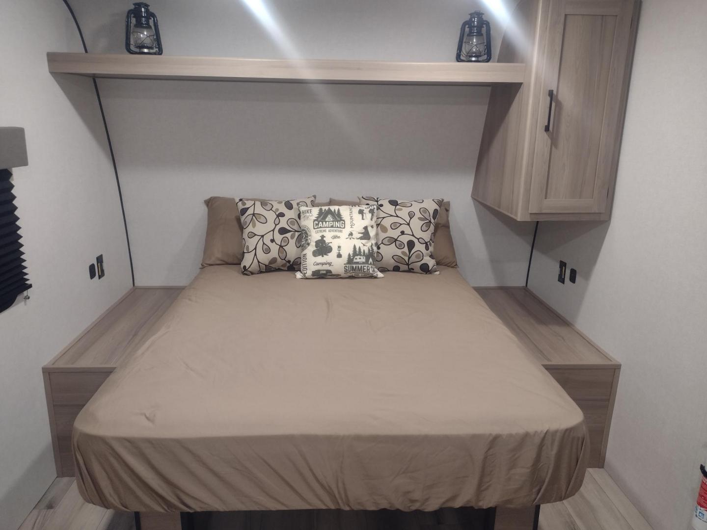 2025 White /TAN Keystone COLEMAN 17R 17R (4YDTCMG19SM) , located at 17760 Hwy 62, Morris, OK, 74445, 35.609104, -95.877060 - GRAB IT WHILE YOU CAN CHECK OUT THIS 2025 KEYSTONE COLEMAN 17R 21FT OVERALL WITH A 8FT POWER AWNING. IN THE FRONT IS A FULL SIZE BED WITH STORAGE UNDER THE BED, OVERHEAD SHELF, WARDROBE CLOSET, AND AC UNIT. IN THE LIVING AND KITCHEN AREA IS A 2 BURNER STOVE (NO OVEN), SINGLE SINK, OVERHEAD CABINETS, - Photo#10