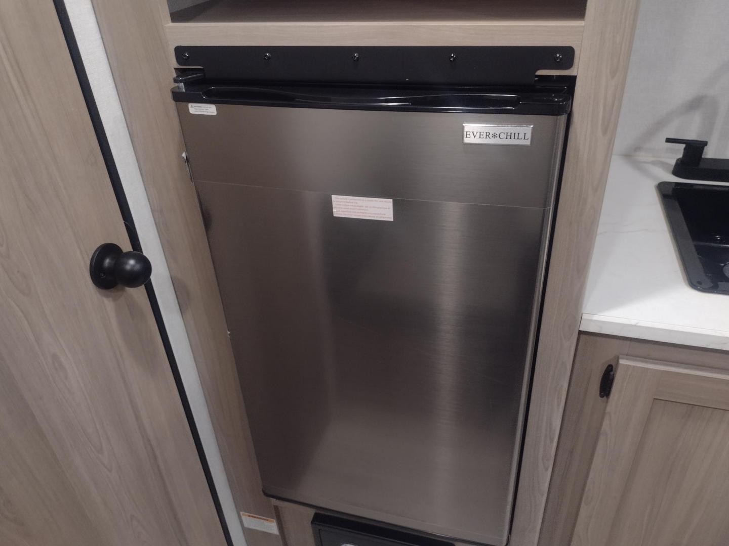 2025 White /TAN Keystone COLEMAN 17R 17R (4YDTCMG19SM) , located at 17760 Hwy 62, Morris, OK, 74445, 35.609104, -95.877060 - GRAB IT WHILE YOU CAN CHECK OUT THIS 2025 KEYSTONE COLEMAN 17R 21FT OVERALL WITH A 8FT POWER AWNING. IN THE FRONT IS A FULL SIZE BED WITH STORAGE UNDER THE BED, OVERHEAD SHELF, WARDROBE CLOSET, AND AC UNIT. IN THE LIVING AND KITCHEN AREA IS A 2 BURNER STOVE (NO OVEN), SINGLE SINK, OVERHEAD CABINETS, - Photo#18