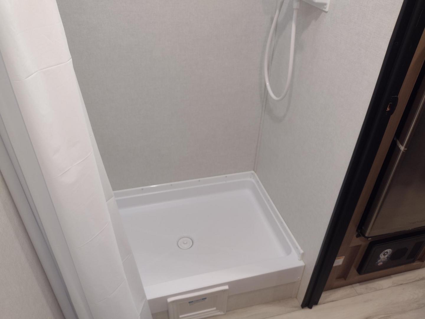 2025 White /TAN Keystone COLEMAN 17R 17R (4YDTCMG19SM) , located at 17760 Hwy 62, Morris, OK, 74445, 35.609104, -95.877060 - GRAB IT WHILE YOU CAN CHECK OUT THIS 2025 KEYSTONE COLEMAN 17R 21FT OVERALL WITH A 8FT POWER AWNING. IN THE FRONT IS A FULL SIZE BED WITH STORAGE UNDER THE BED, OVERHEAD SHELF, WARDROBE CLOSET, AND AC UNIT. IN THE LIVING AND KITCHEN AREA IS A 2 BURNER STOVE (NO OVEN), SINGLE SINK, OVERHEAD CABINETS, - Photo#24