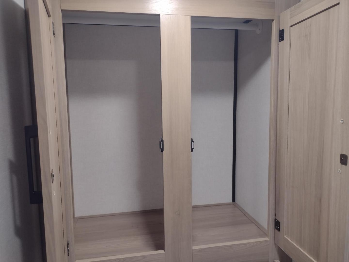 2025 White /TAN Keystone COLEMAN 17R 17R (4YDTCMG19SM) , located at 17760 Hwy 62, Morris, OK, 74445, 35.609104, -95.877060 - GRAB IT WHILE YOU CAN CHECK OUT THIS 2025 KEYSTONE COLEMAN 17R 21FT OVERALL WITH A 8FT POWER AWNING. IN THE FRONT IS A FULL SIZE BED WITH STORAGE UNDER THE BED, OVERHEAD SHELF, WARDROBE CLOSET, AND AC UNIT. IN THE LIVING AND KITCHEN AREA IS A 2 BURNER STOVE (NO OVEN), SINGLE SINK, OVERHEAD CABINETS, - Photo#27